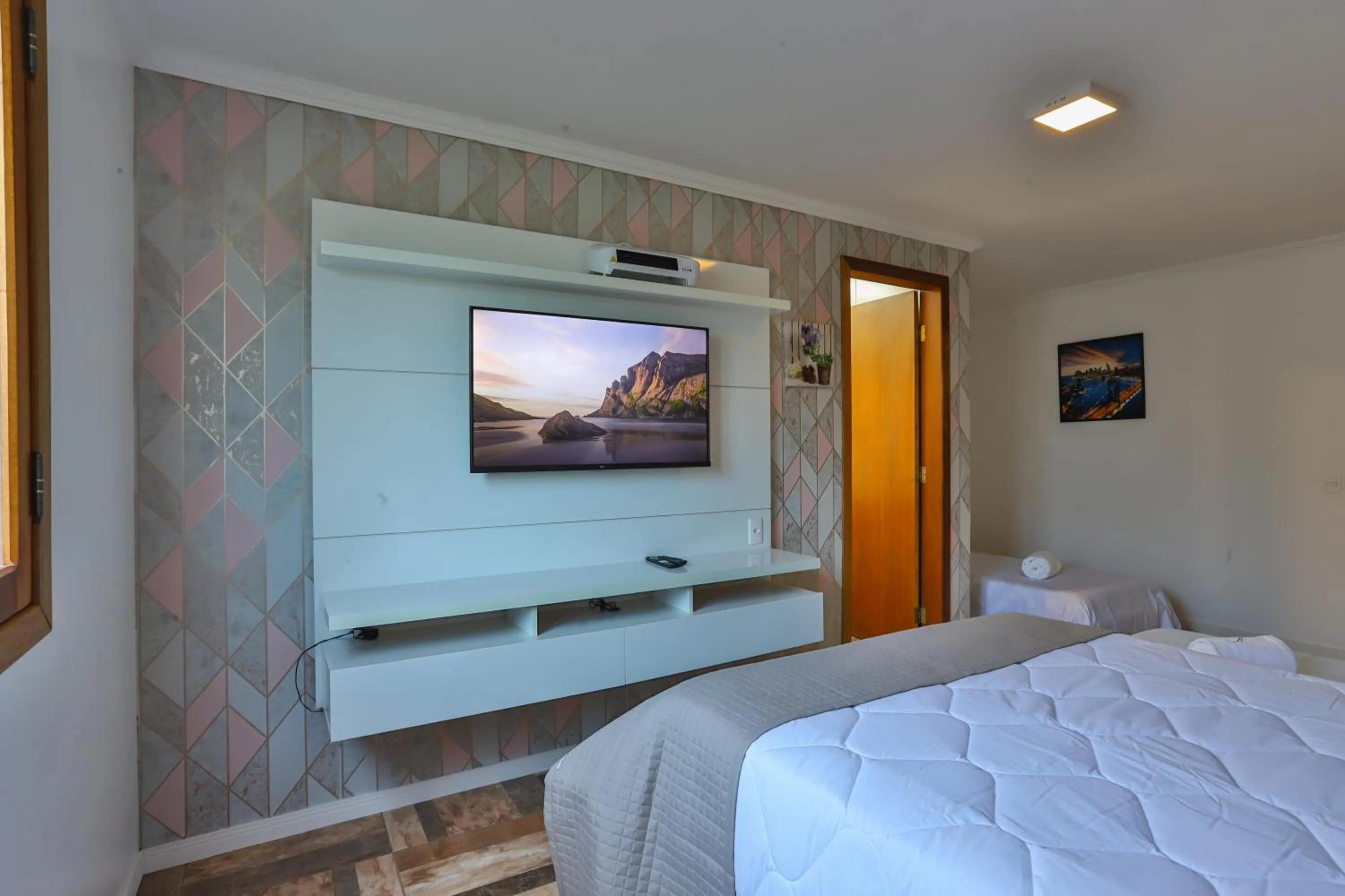 TV and multimedia, Bed in Caminho das Pedras Pousada de Charme