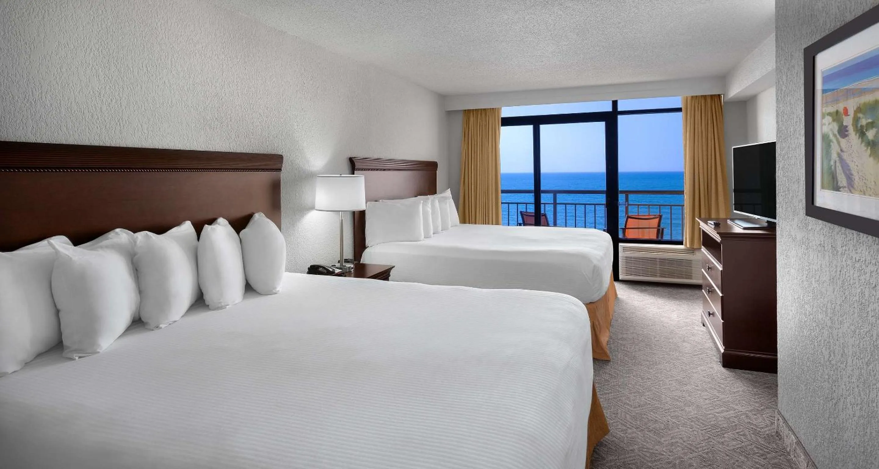 Photo of the whole room, Bed in Best Western Ocean Sands Beach Resort