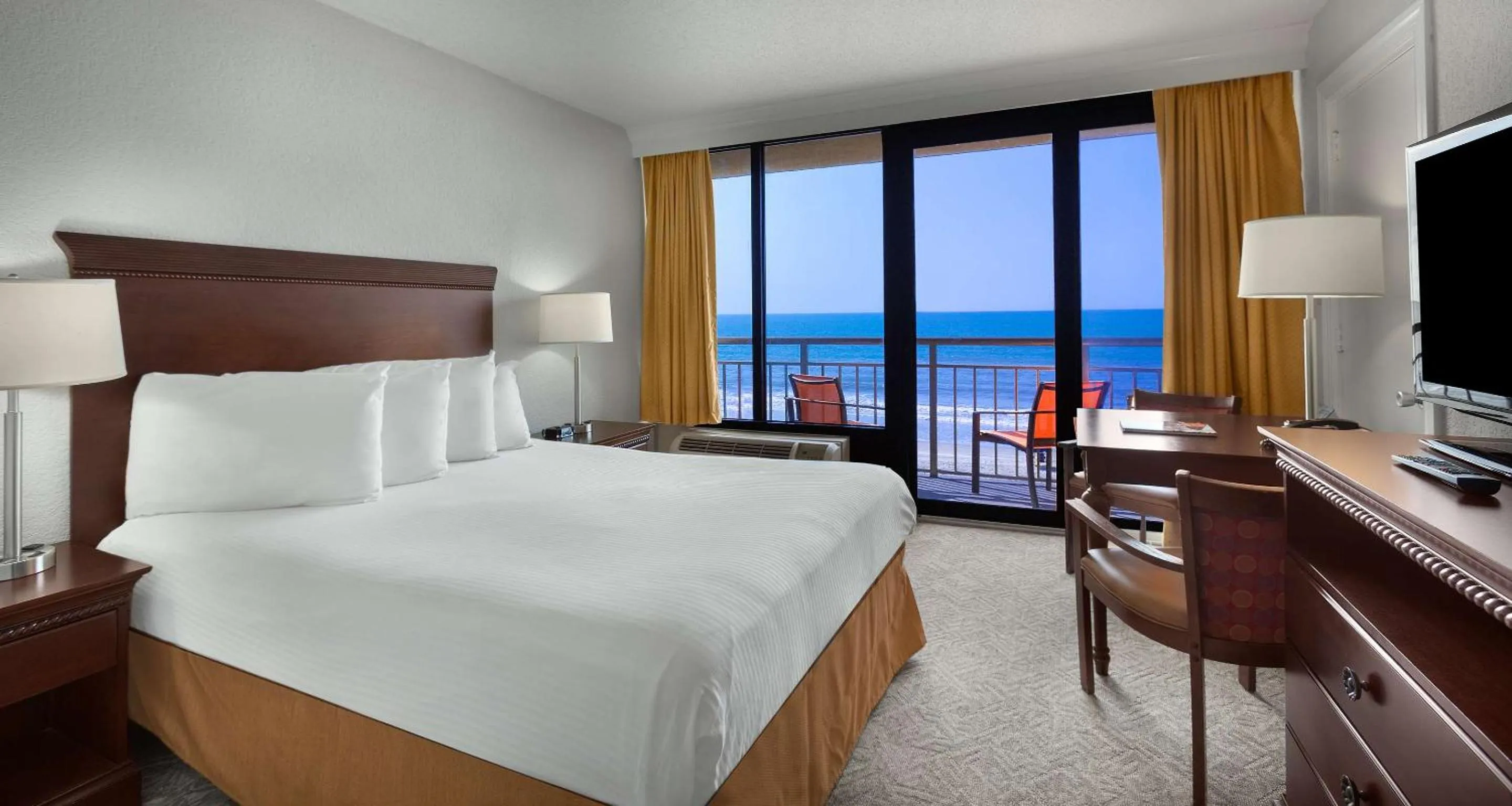 Photo of the whole room, Bed in Best Western Ocean Sands Beach Resort