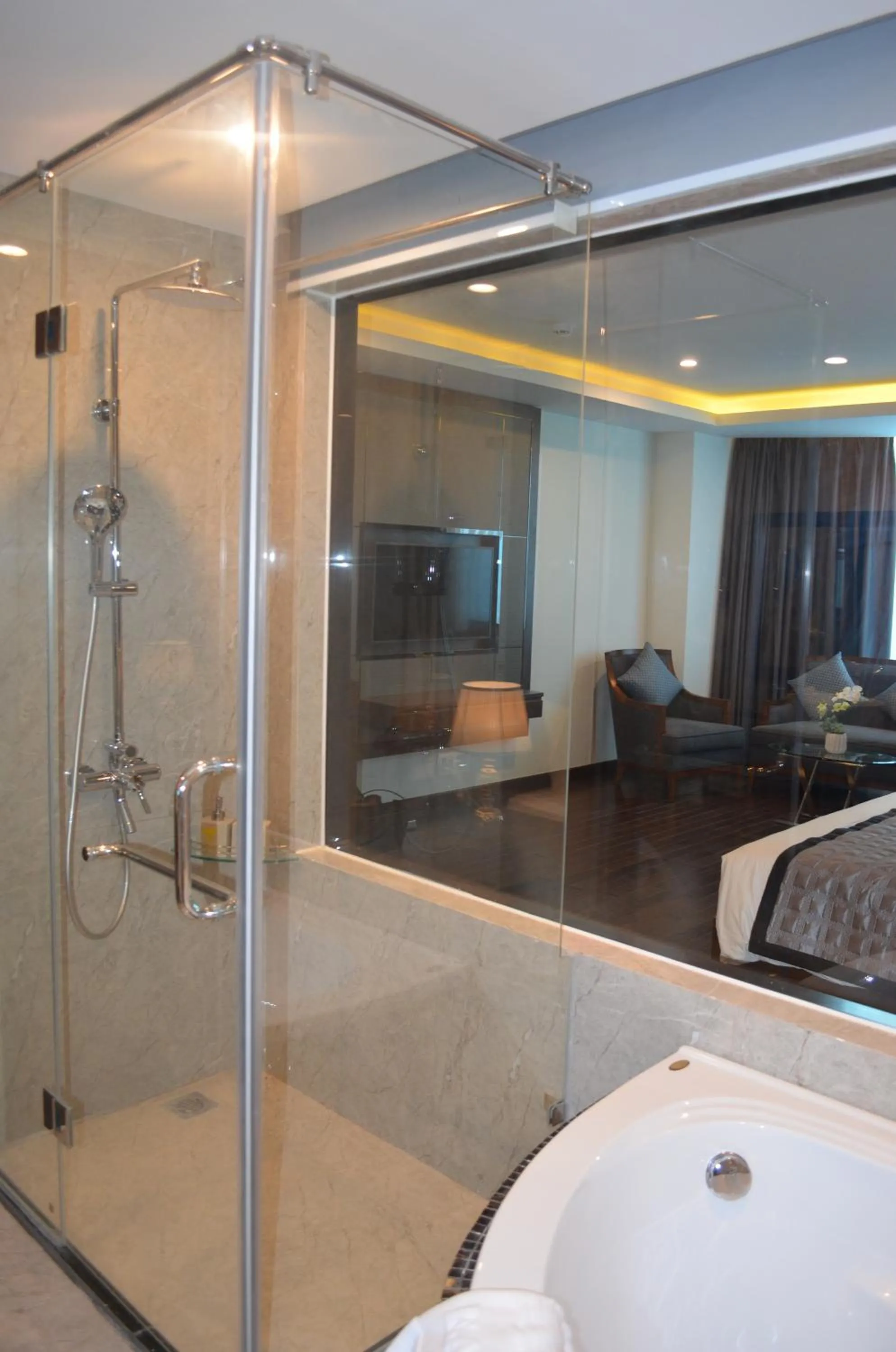 Toilet in Eagle Hotel