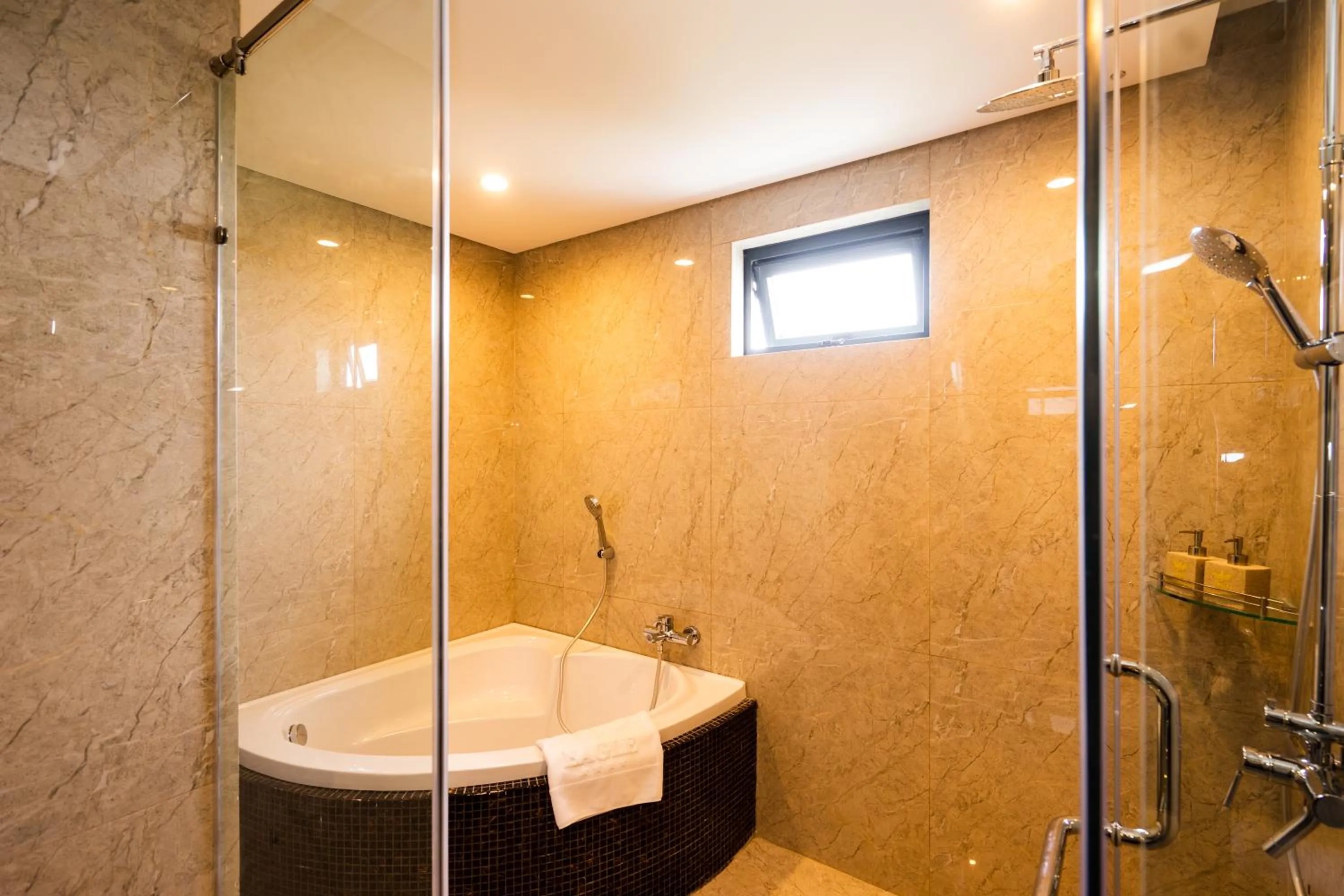 Bathroom in Eagle Hotel