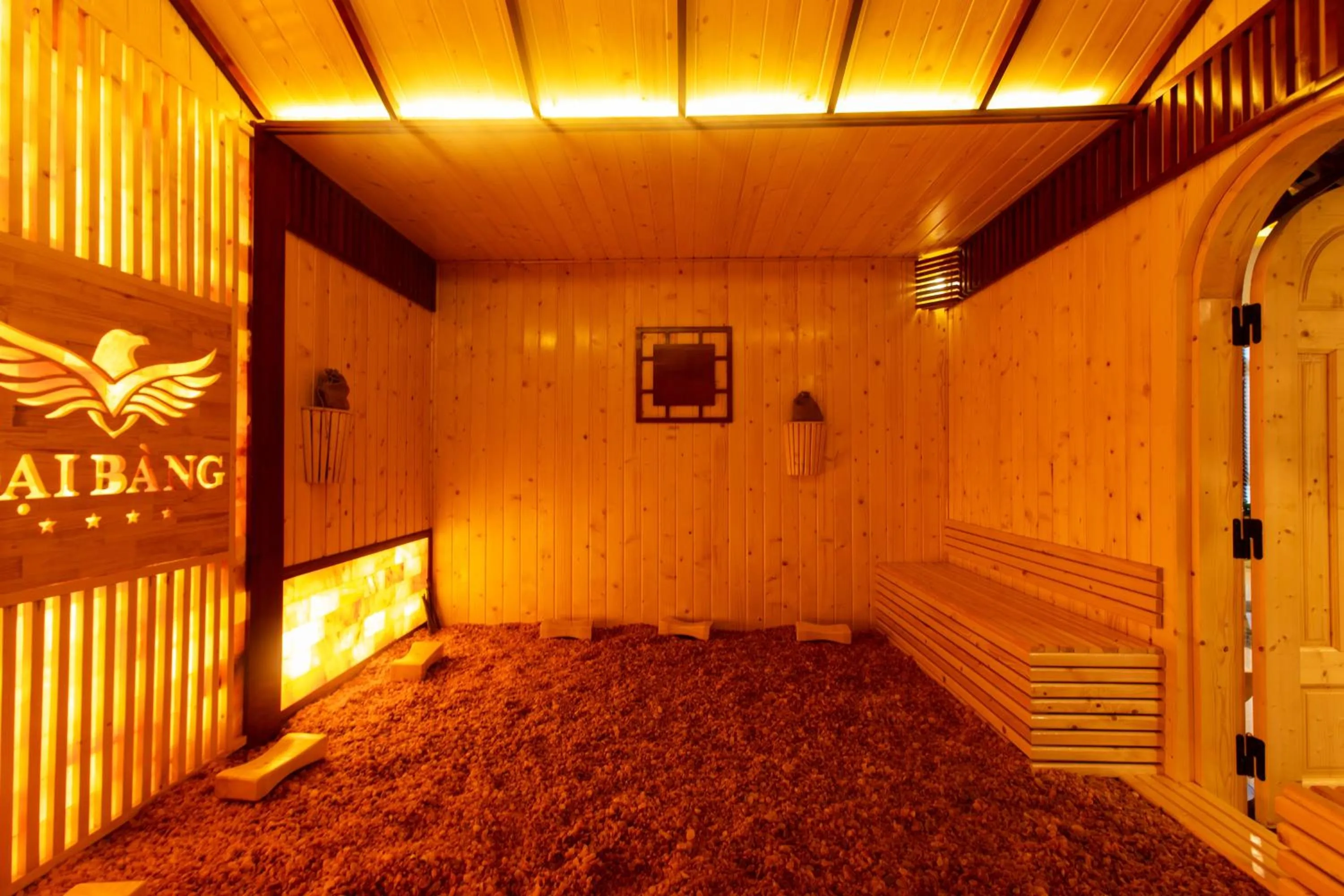 Sauna, Bed in Eagle Hotel