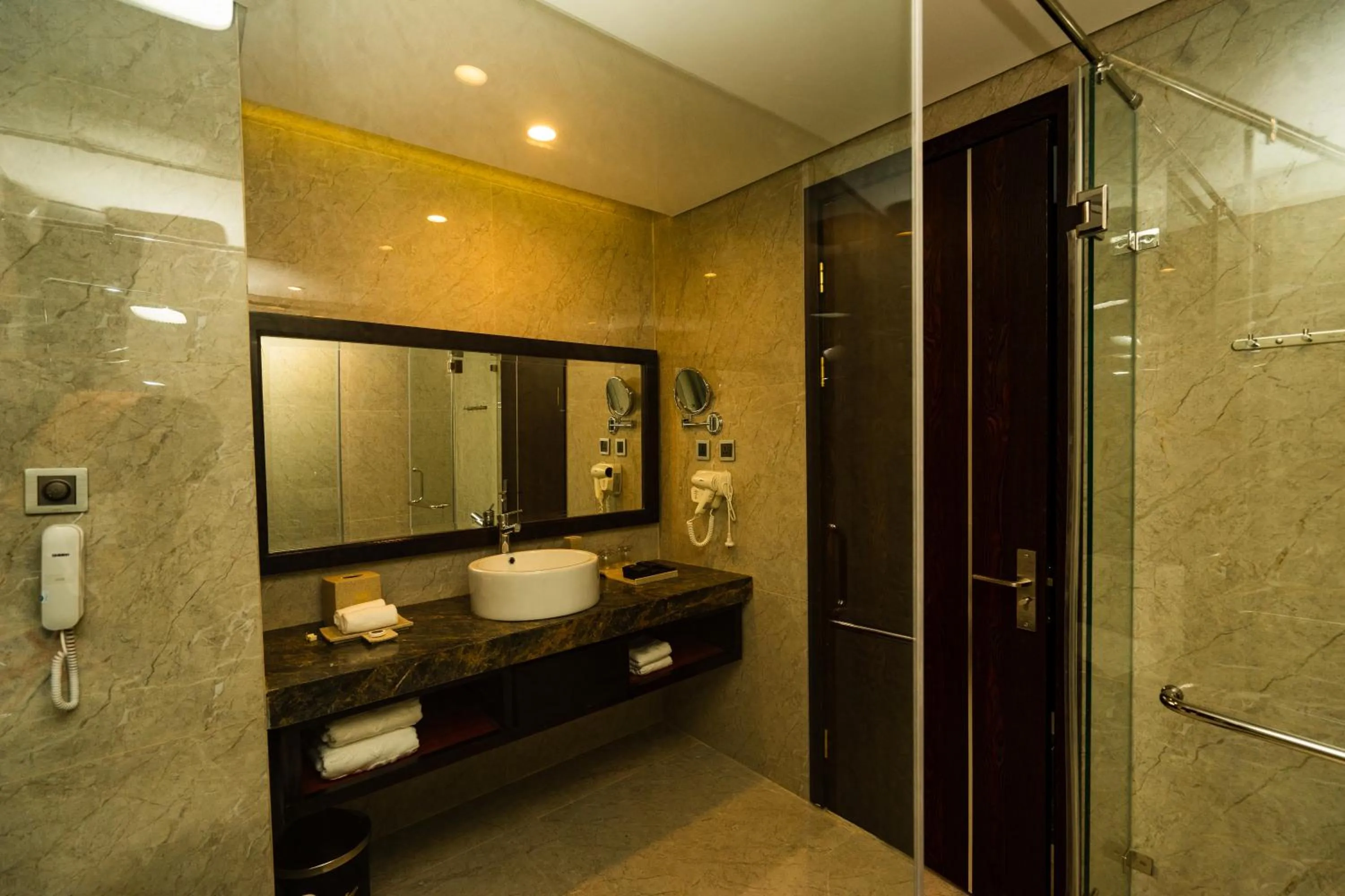 Bathroom in Eagle Hotel