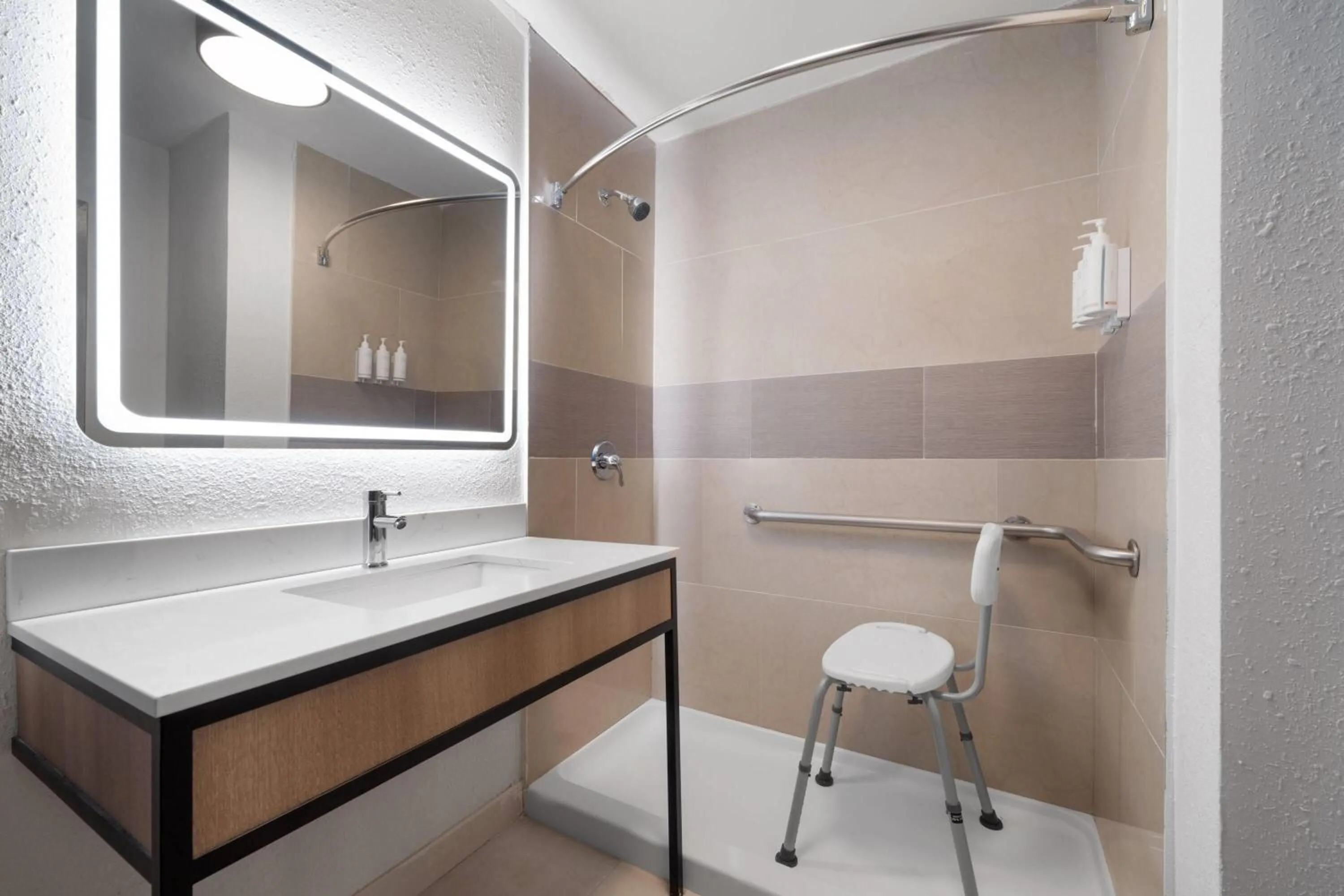 Shower in La Quinta Inn & Suites by Wyndham Myrtle Beach