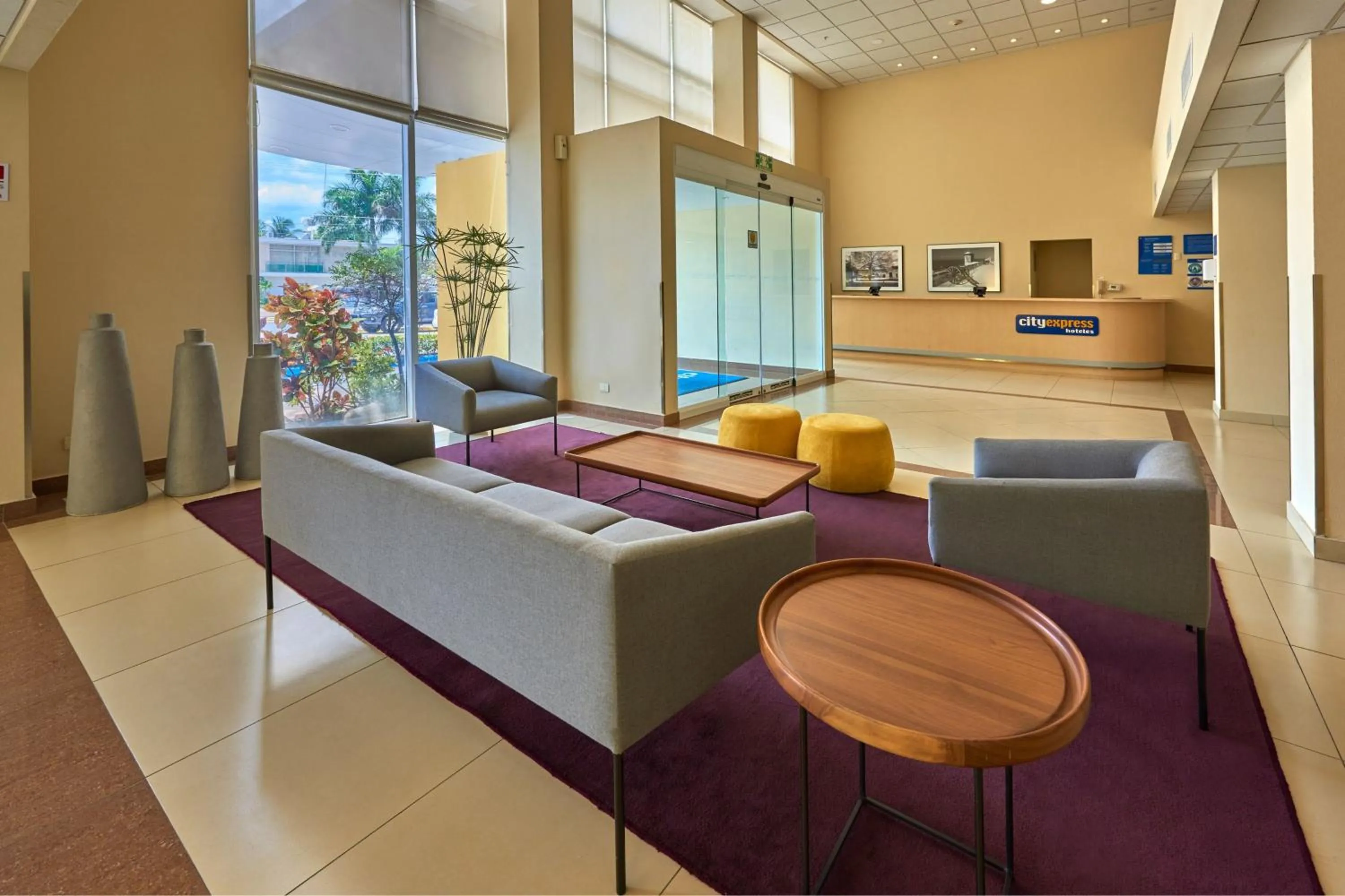 Lobby or reception in City Express by Marriott Campeche