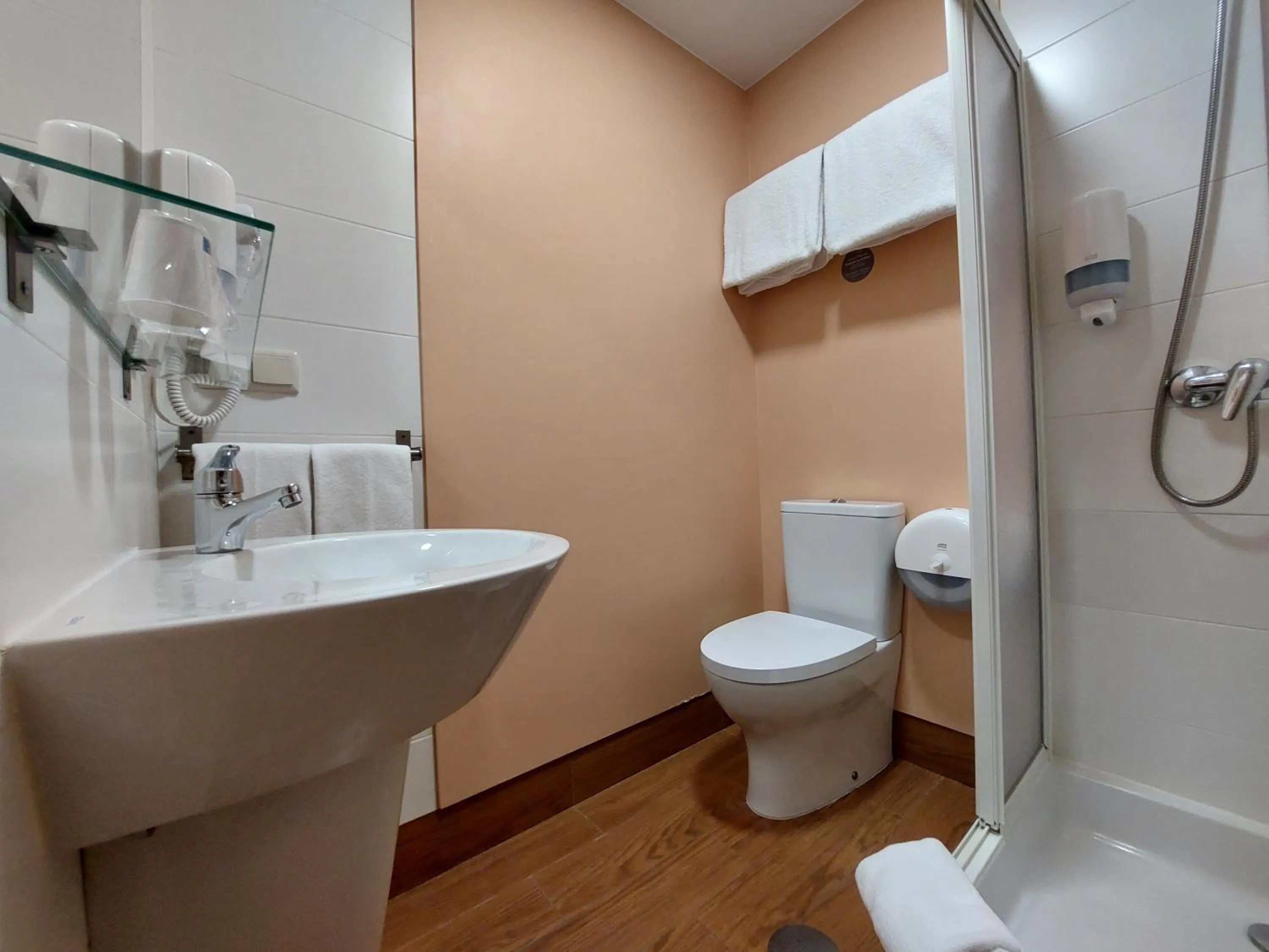 Bathroom in Hotel Santiago Vagos