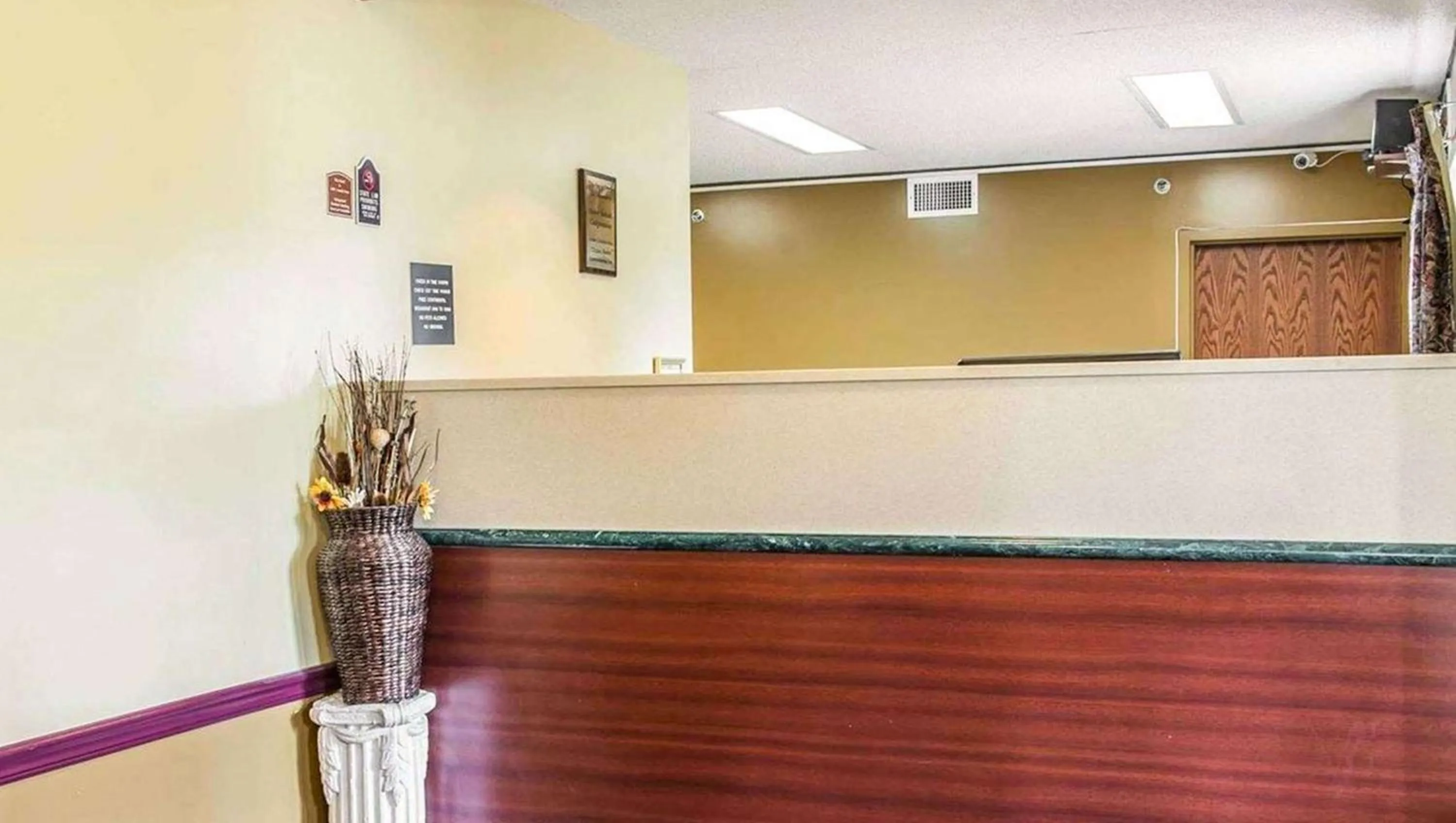 Lobby or reception in Royal Inn Rockville