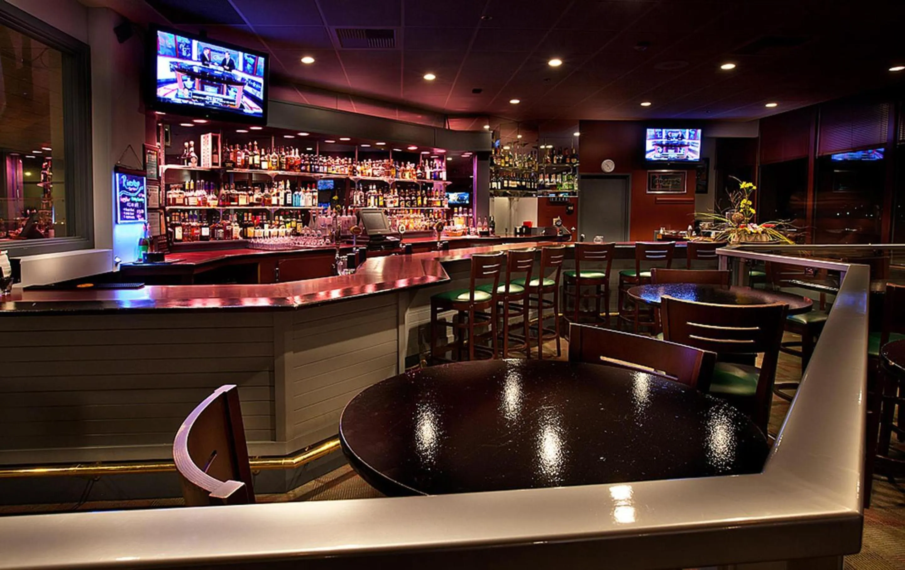 Restaurant/places to eat in Coast Wenatchee Center Hotel