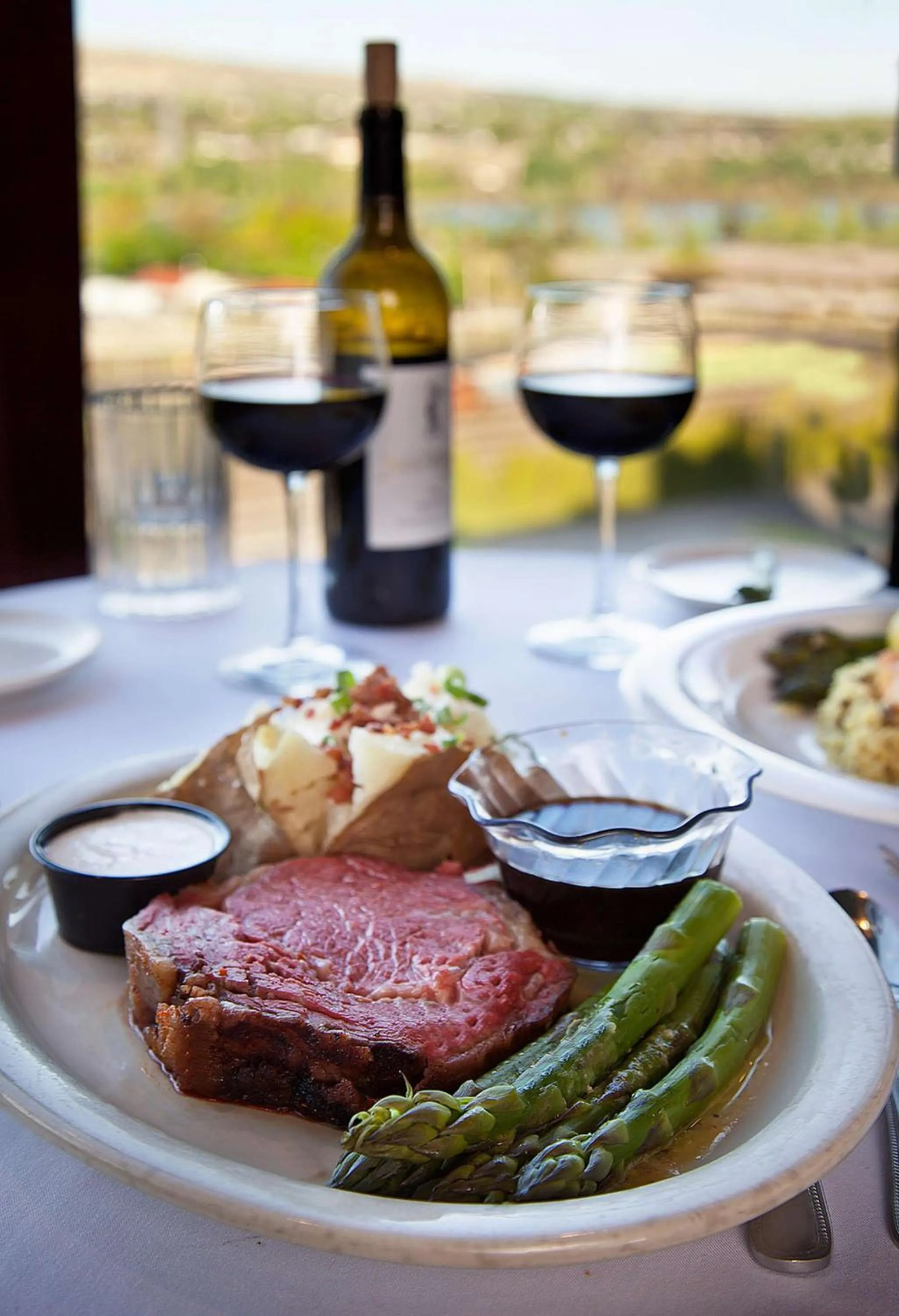 Restaurant/places to eat in Coast Wenatchee Center Hotel