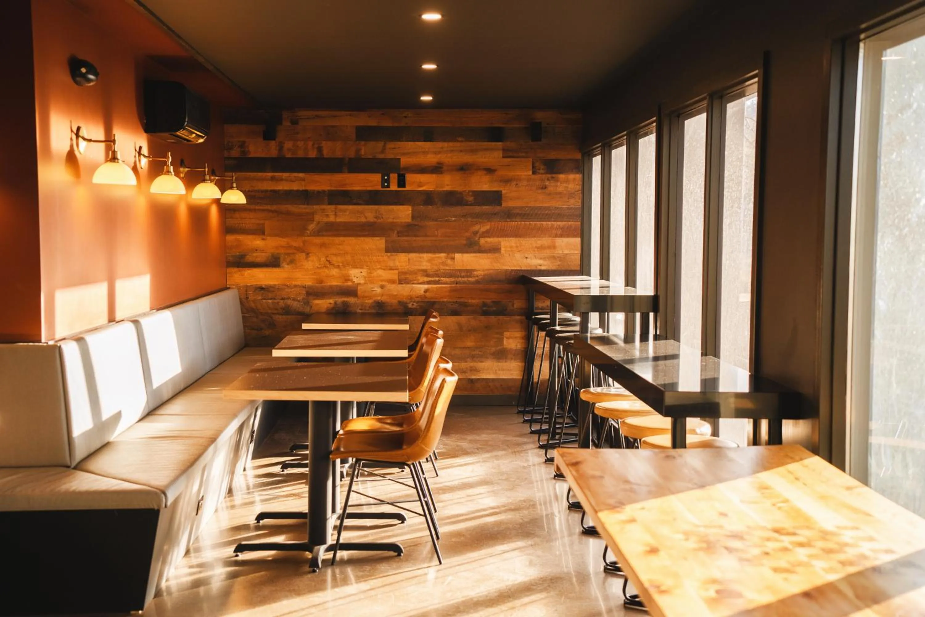 Dining area in Waypoint Hotel