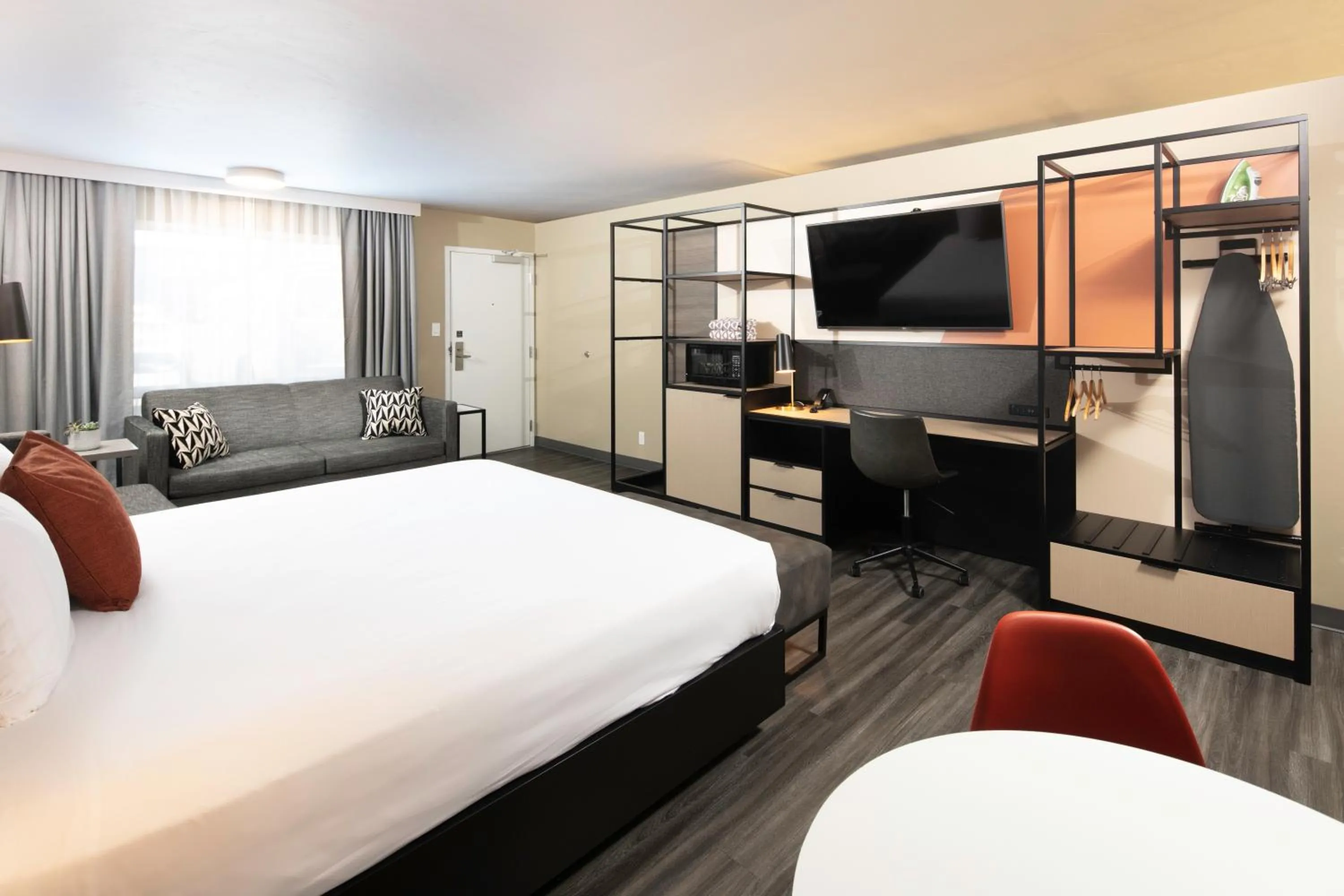 Photo of the whole room, Bed in Waypoint Hotel