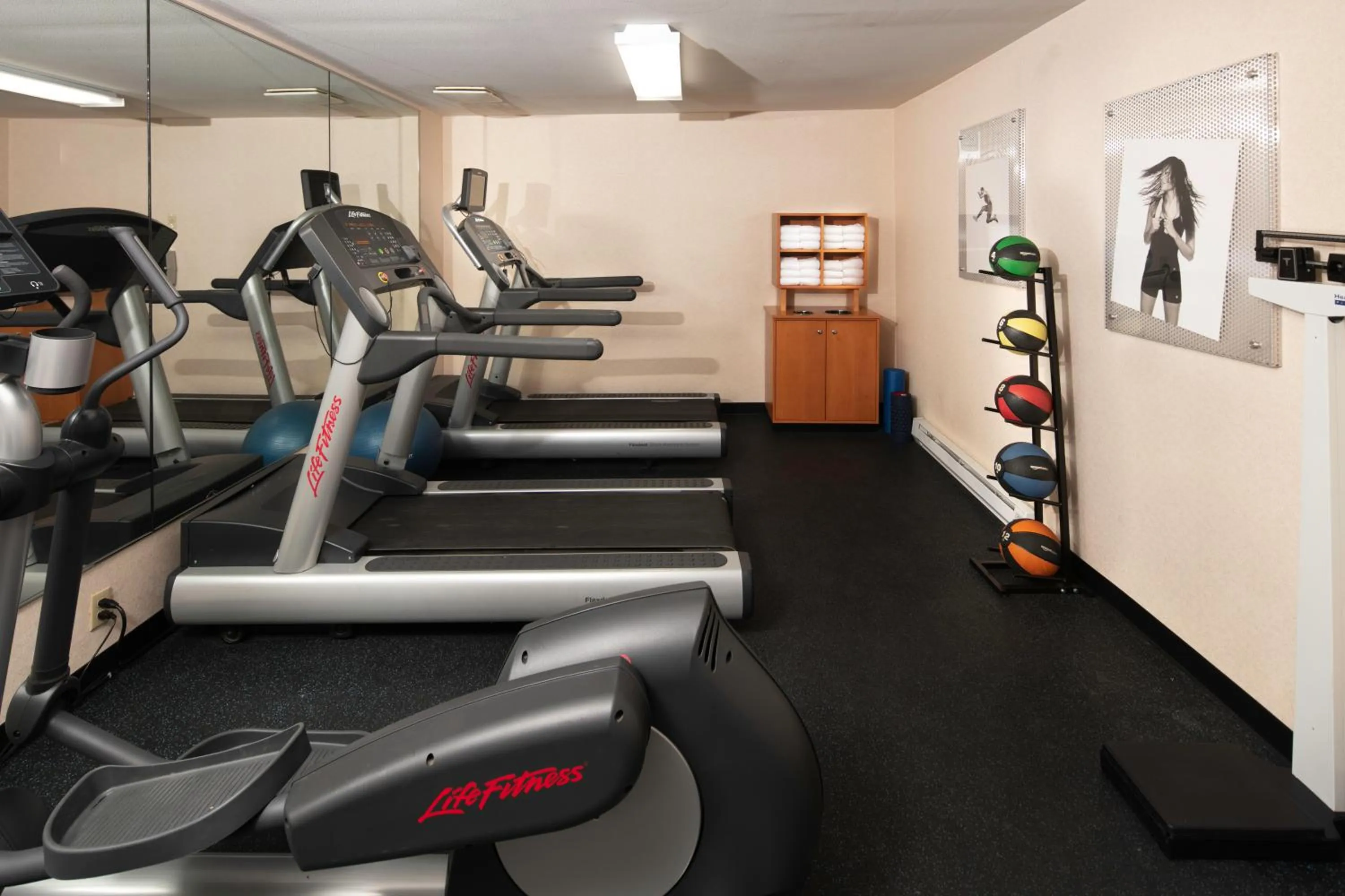 Fitness centre/facilities in Waypoint Hotel