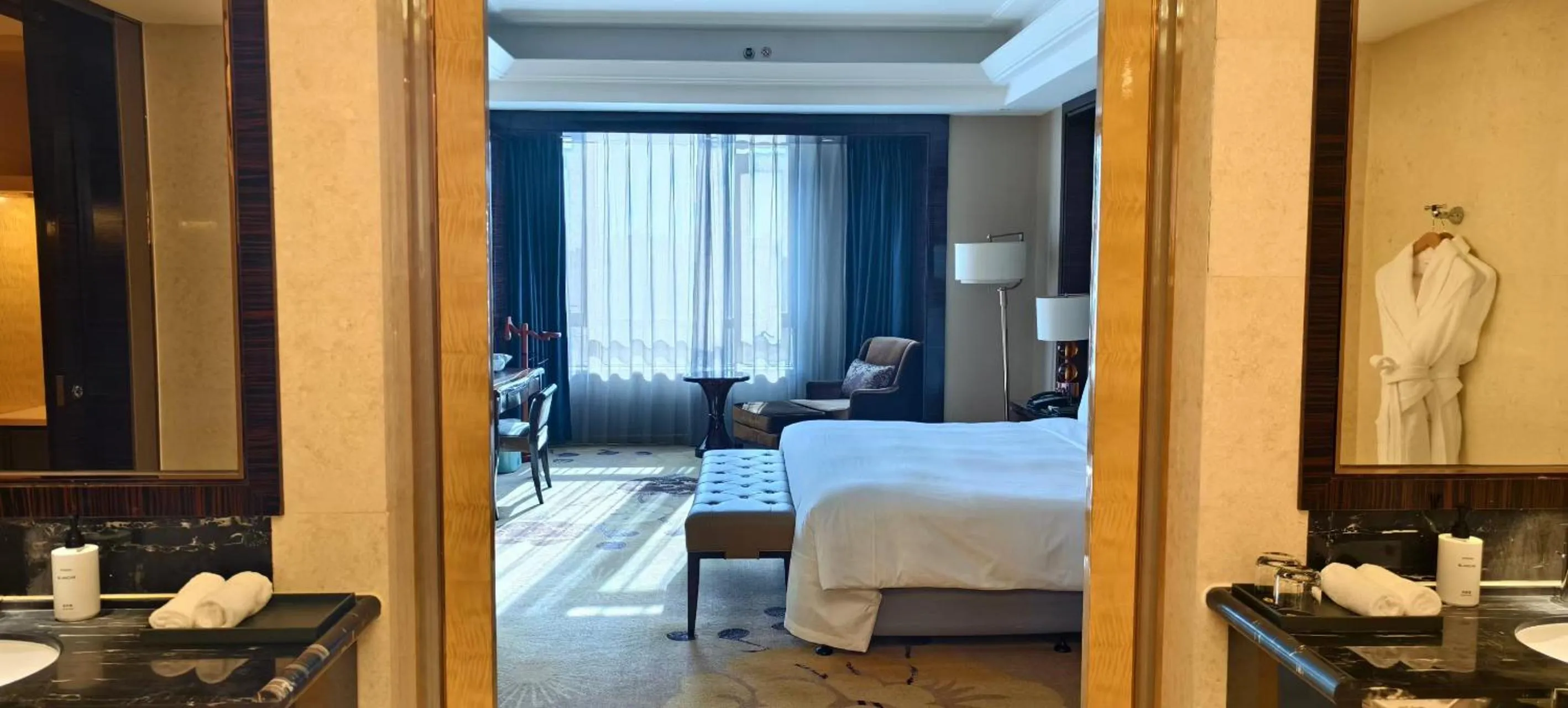 Photo of the whole room, Bed in InterContinental Shijiazhuang by IHG