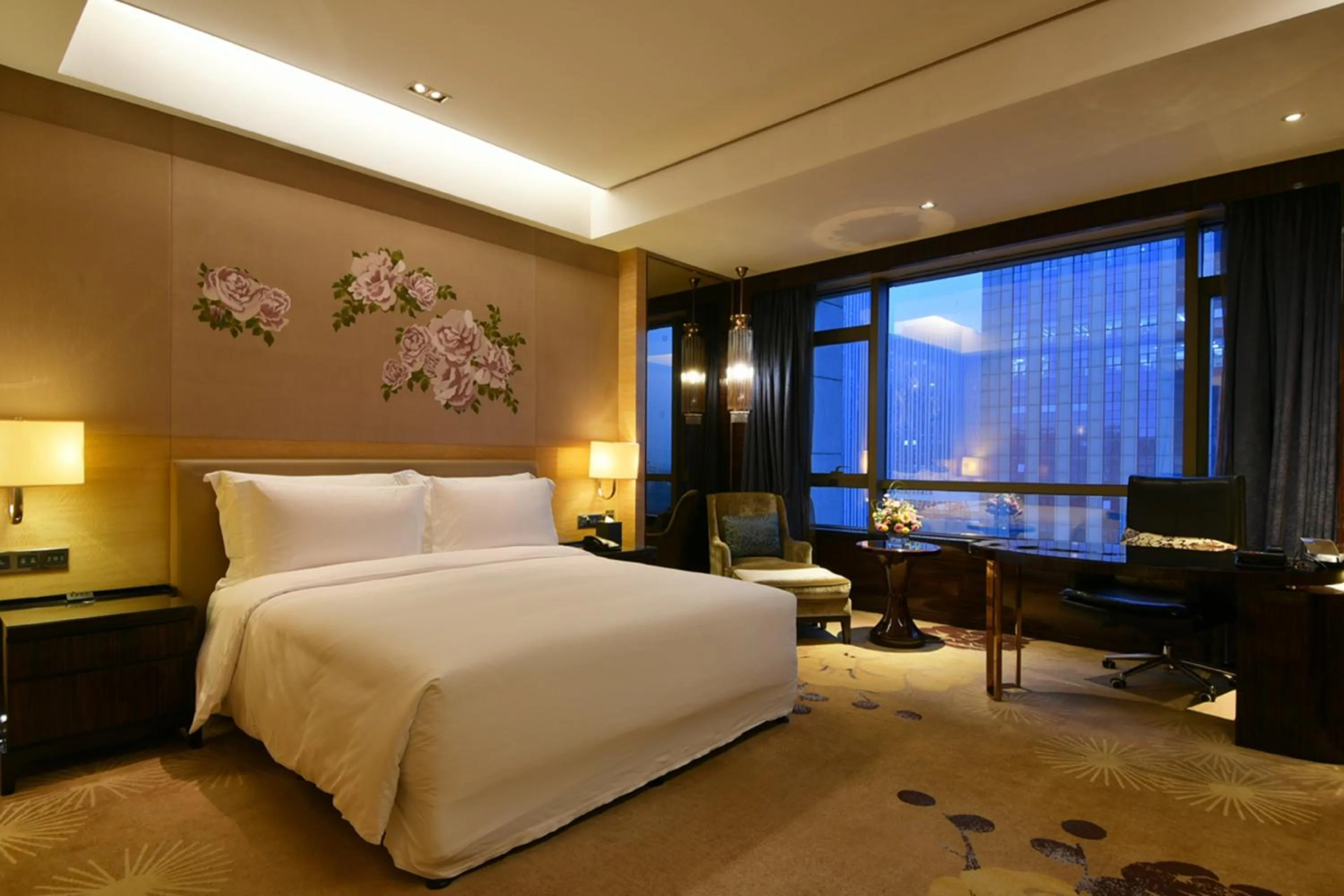 Photo of the whole room, Bed in InterContinental Shijiazhuang by IHG