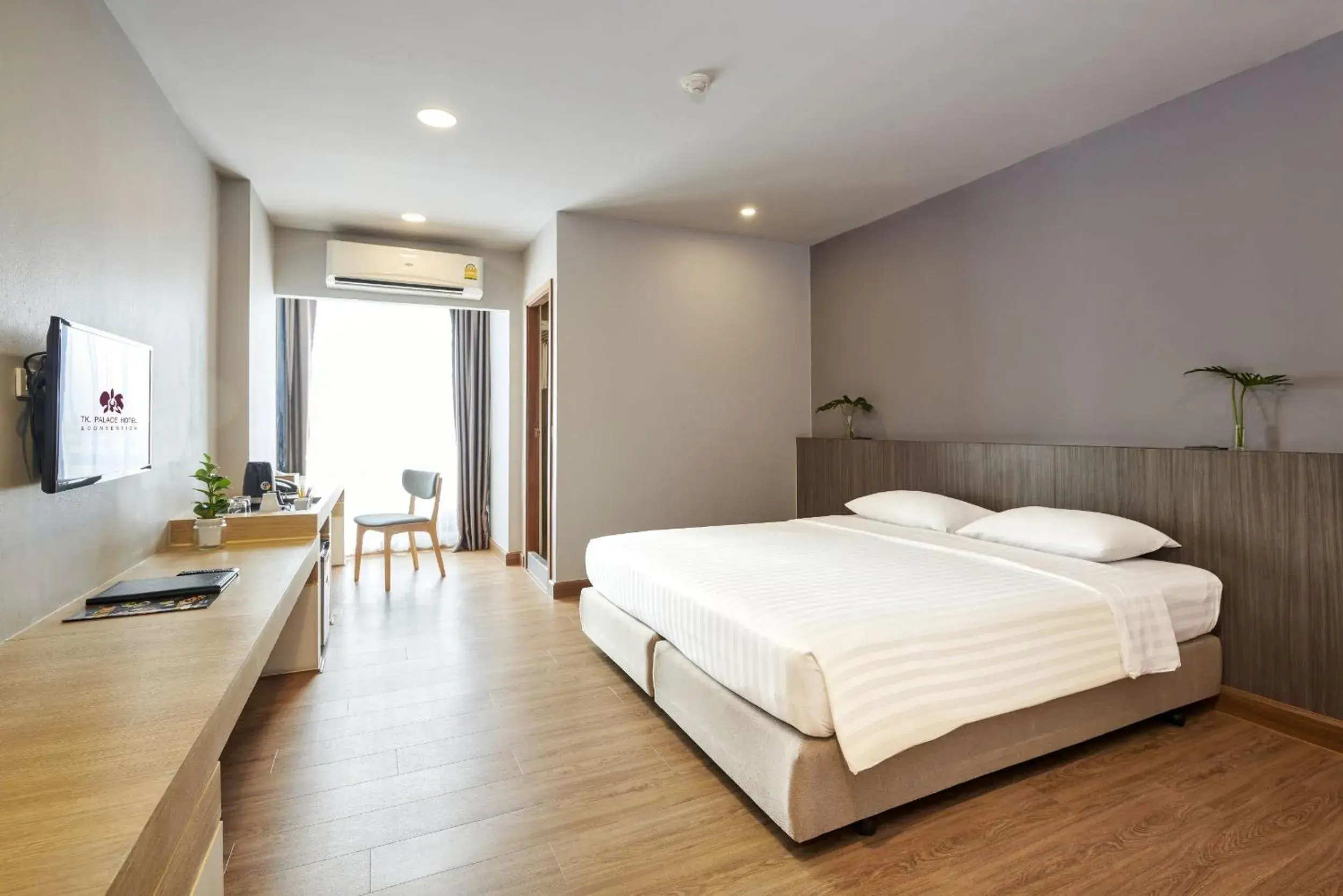 Superior Double or Twin Room in TK Palace Hotel & Convention Bangkok Superior Double or Twin Room in TK Palace Hotel & Convention Bangkok