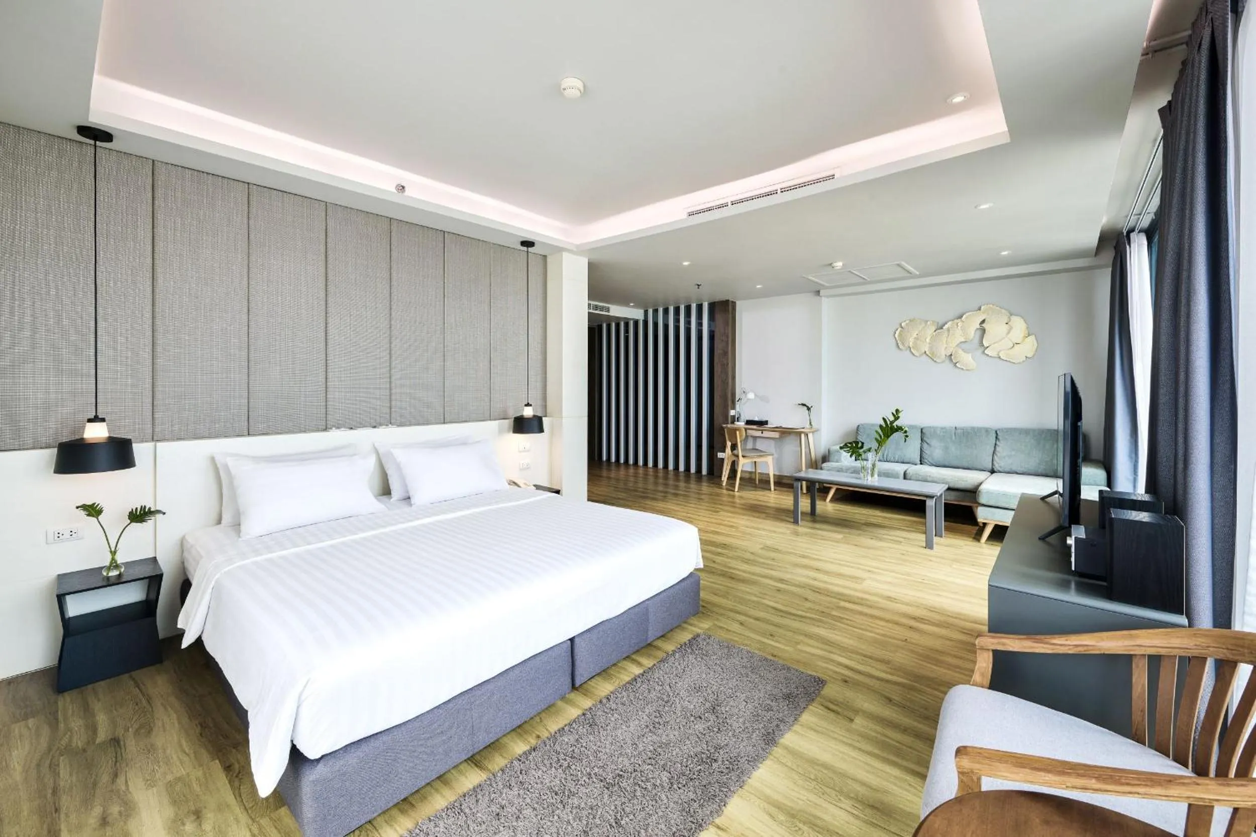 Bed in TK Palace Hotel & Convention Bangkok