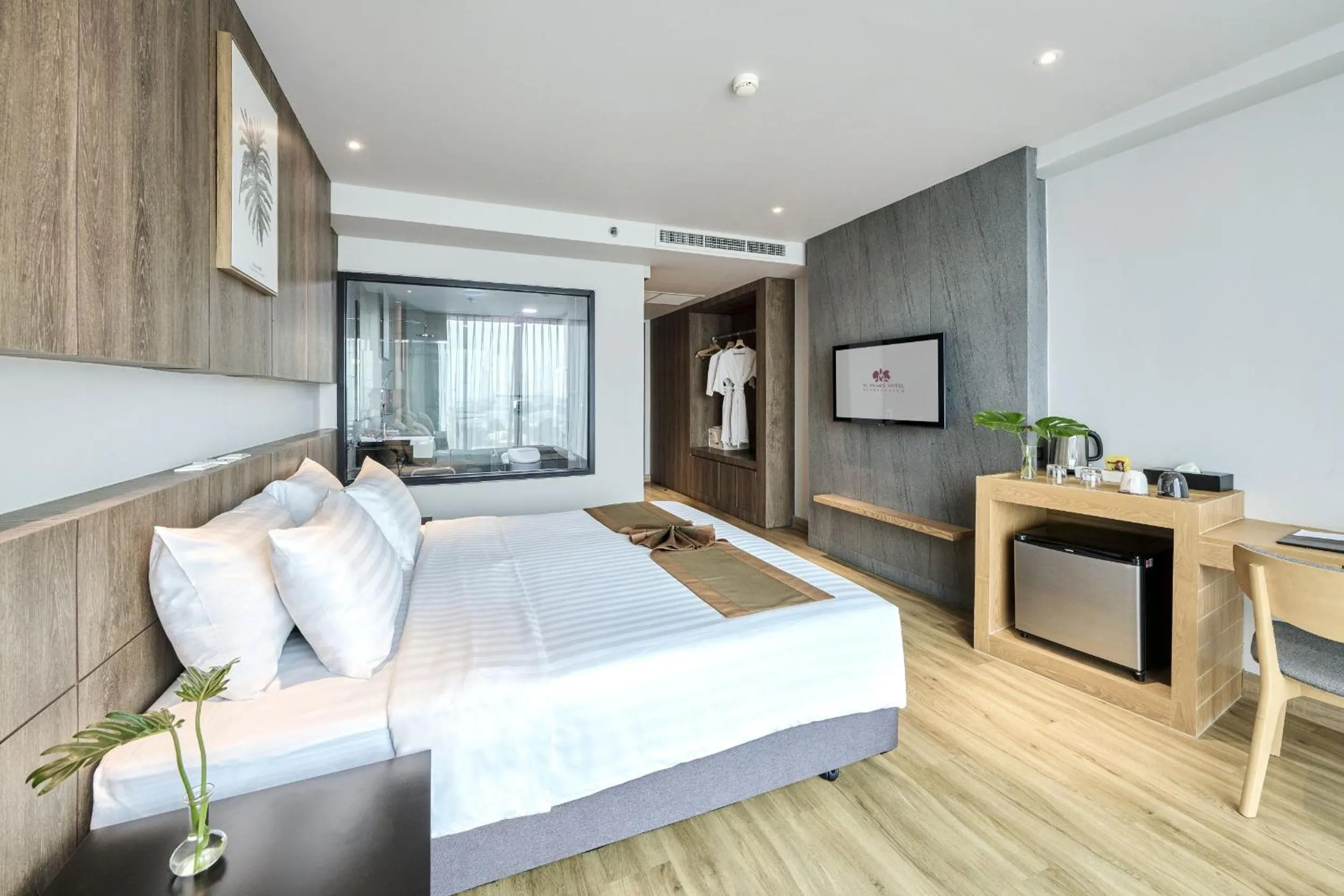 Bed in TK Palace Hotel & Convention Bangkok