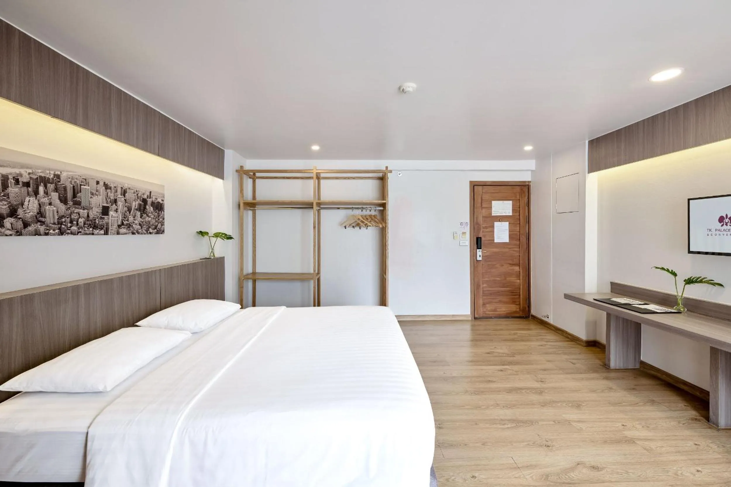 Bed in TK Palace Hotel & Convention Bangkok