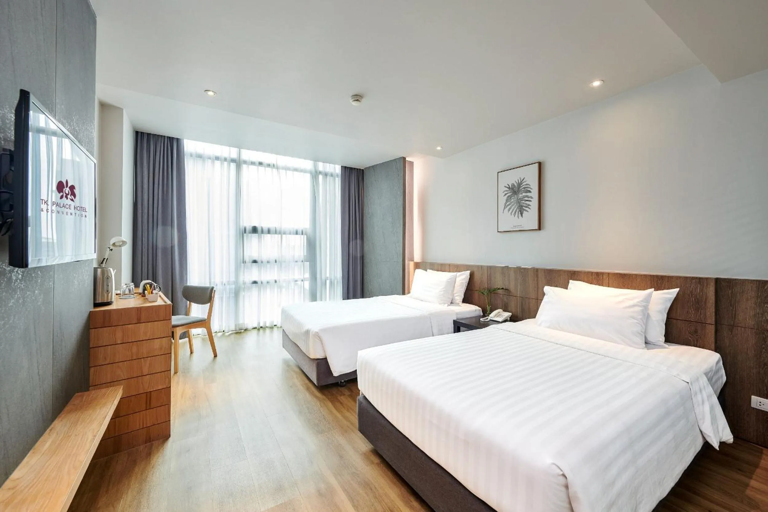 Bed in TK Palace Hotel & Convention Bangkok