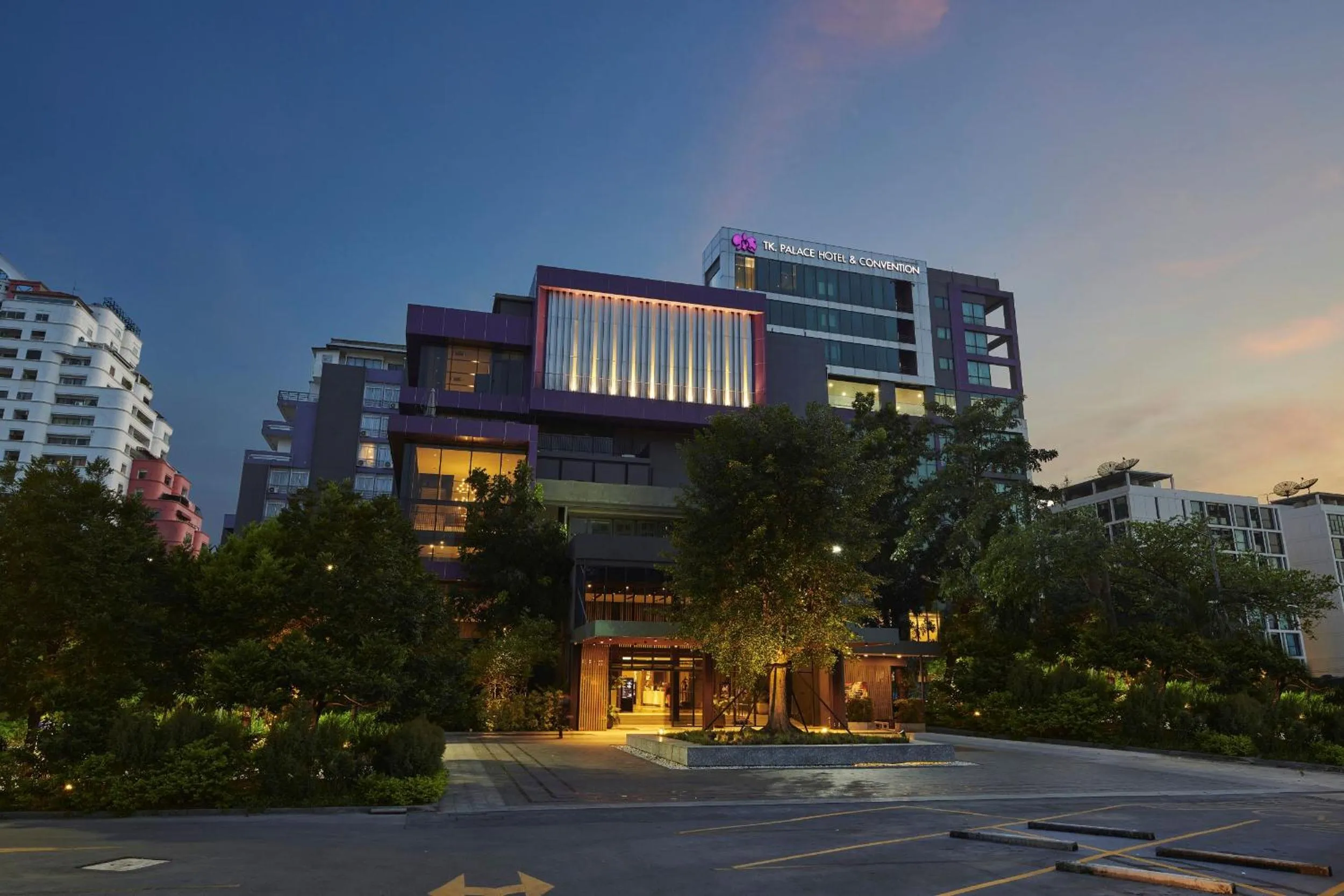 Property building in TK Palace Hotel & Convention Bangkok