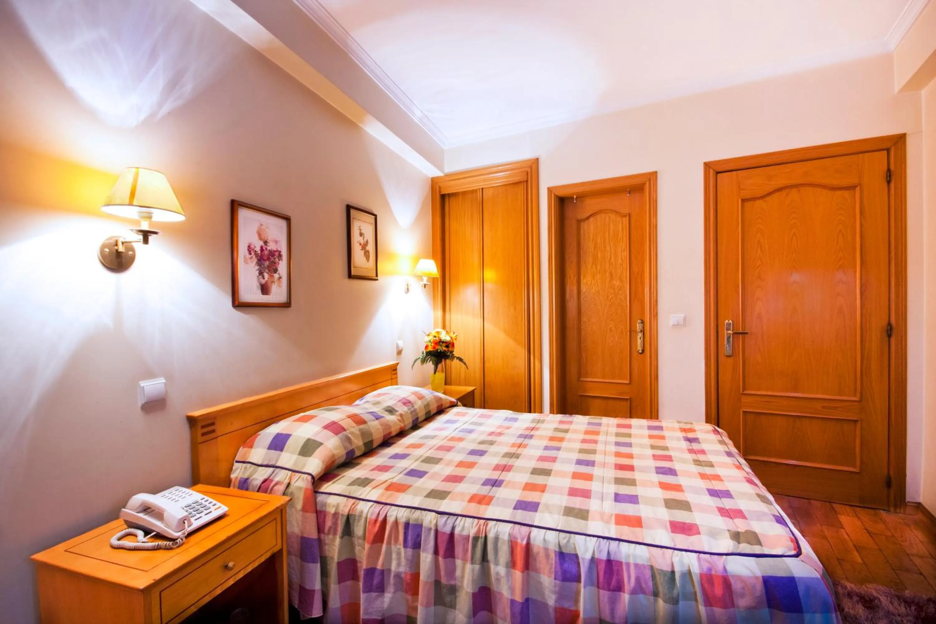 Photo of the whole room, Bed in Residencial Colombo