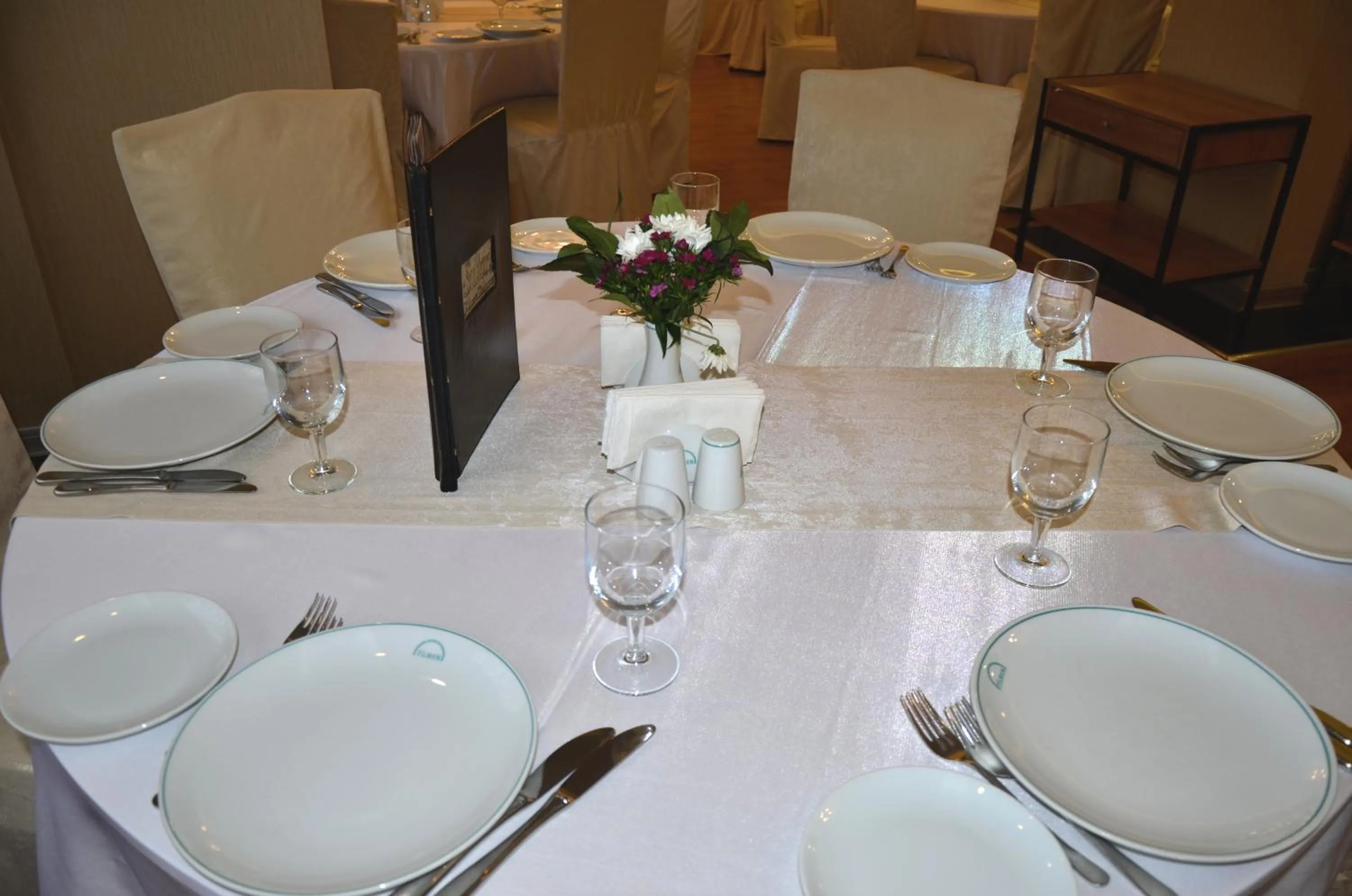 Restaurant/places to eat in Hotel Tilmen