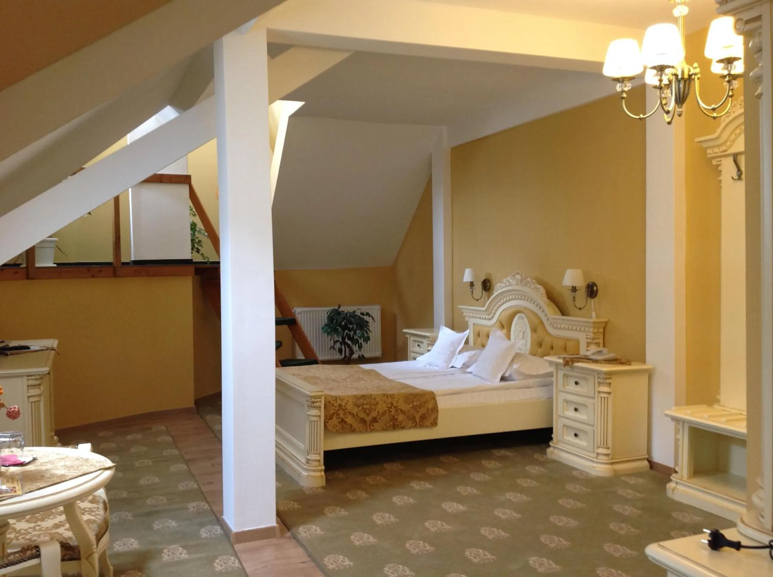 Photo of the whole room, Bed in Hotel Astoria