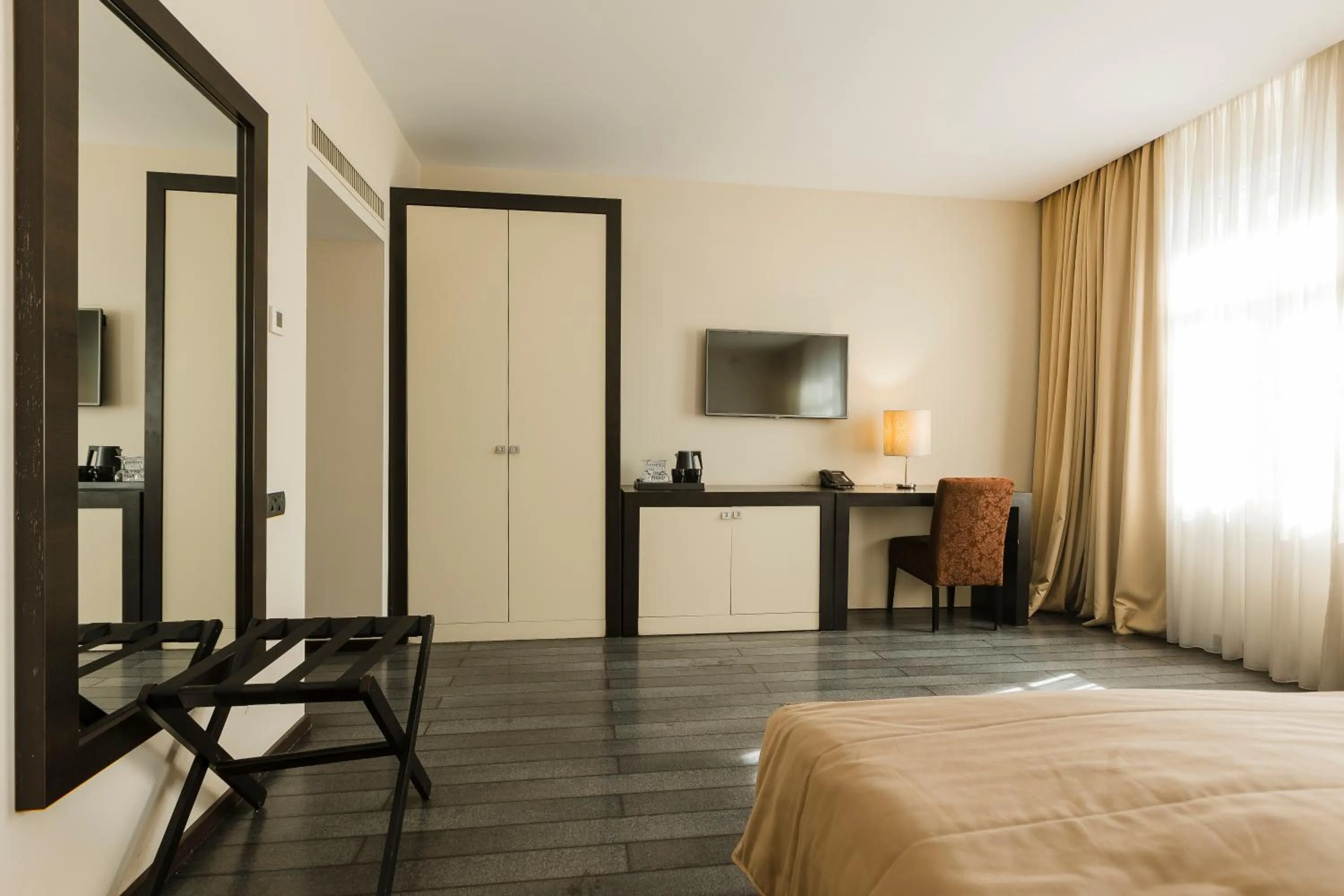 TV and multimedia, Bed in Hotel Timisoara