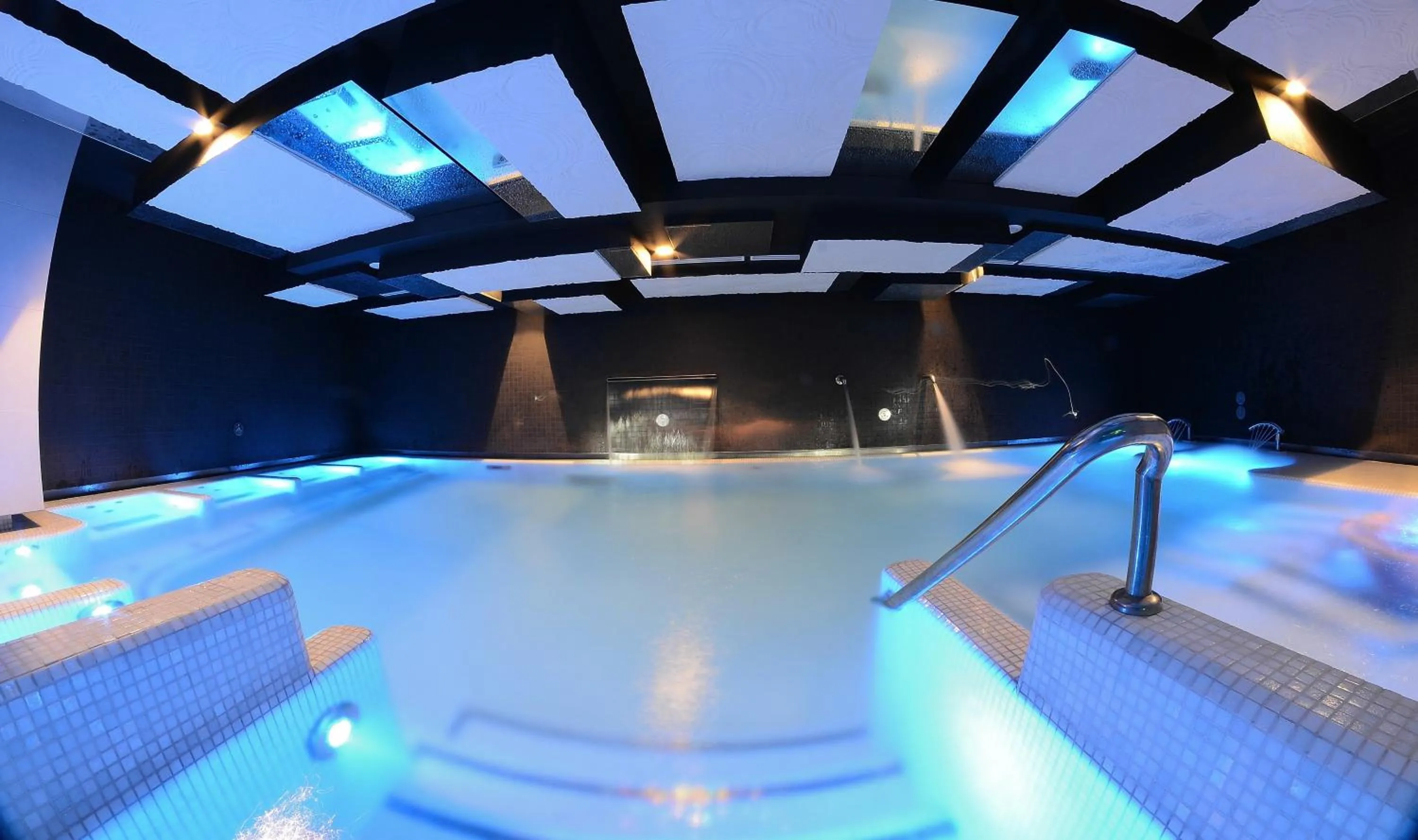 Swimming pool in Hotel Timisoara