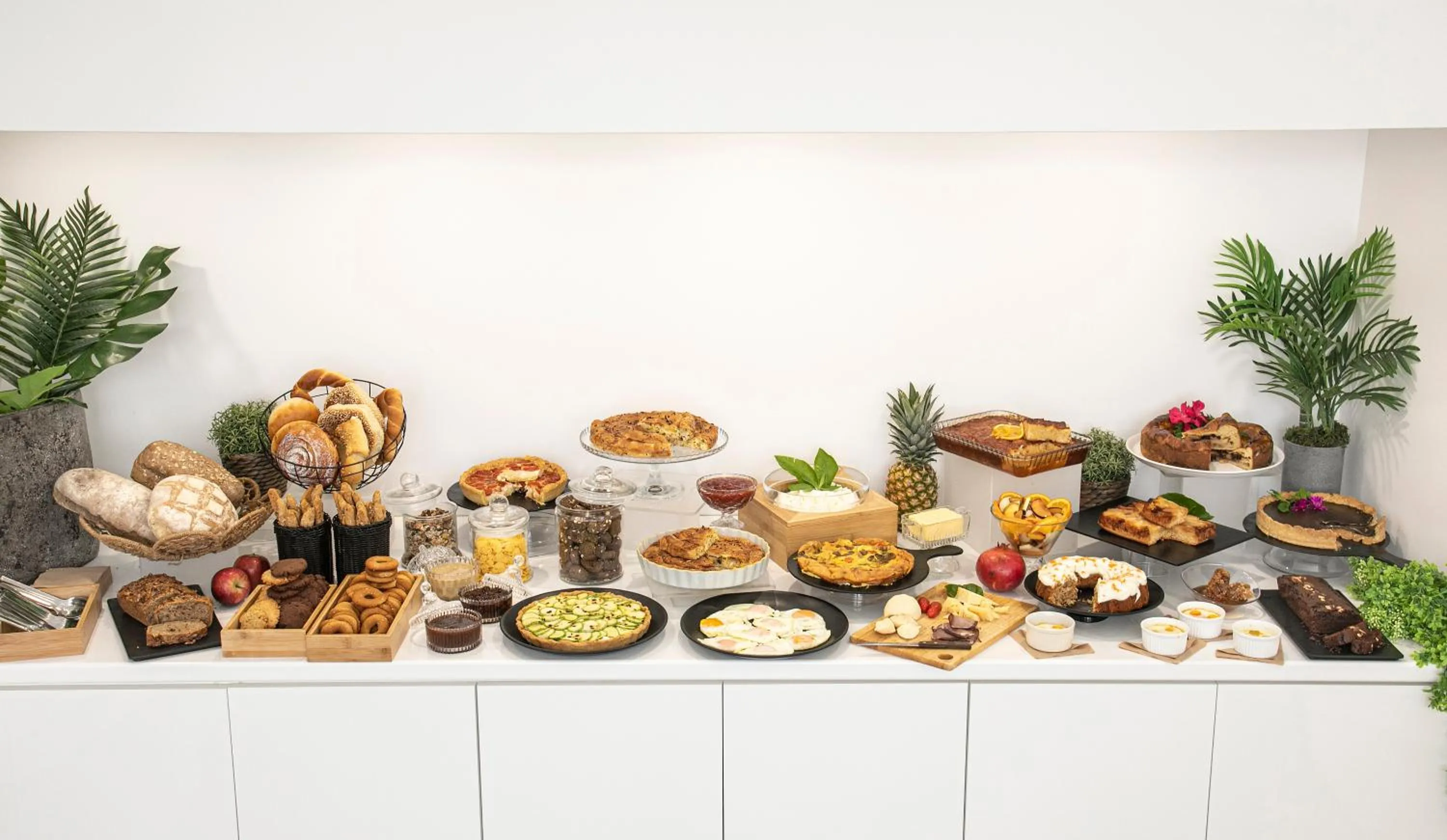 Buffet breakfast in Onar Hotel & Suites