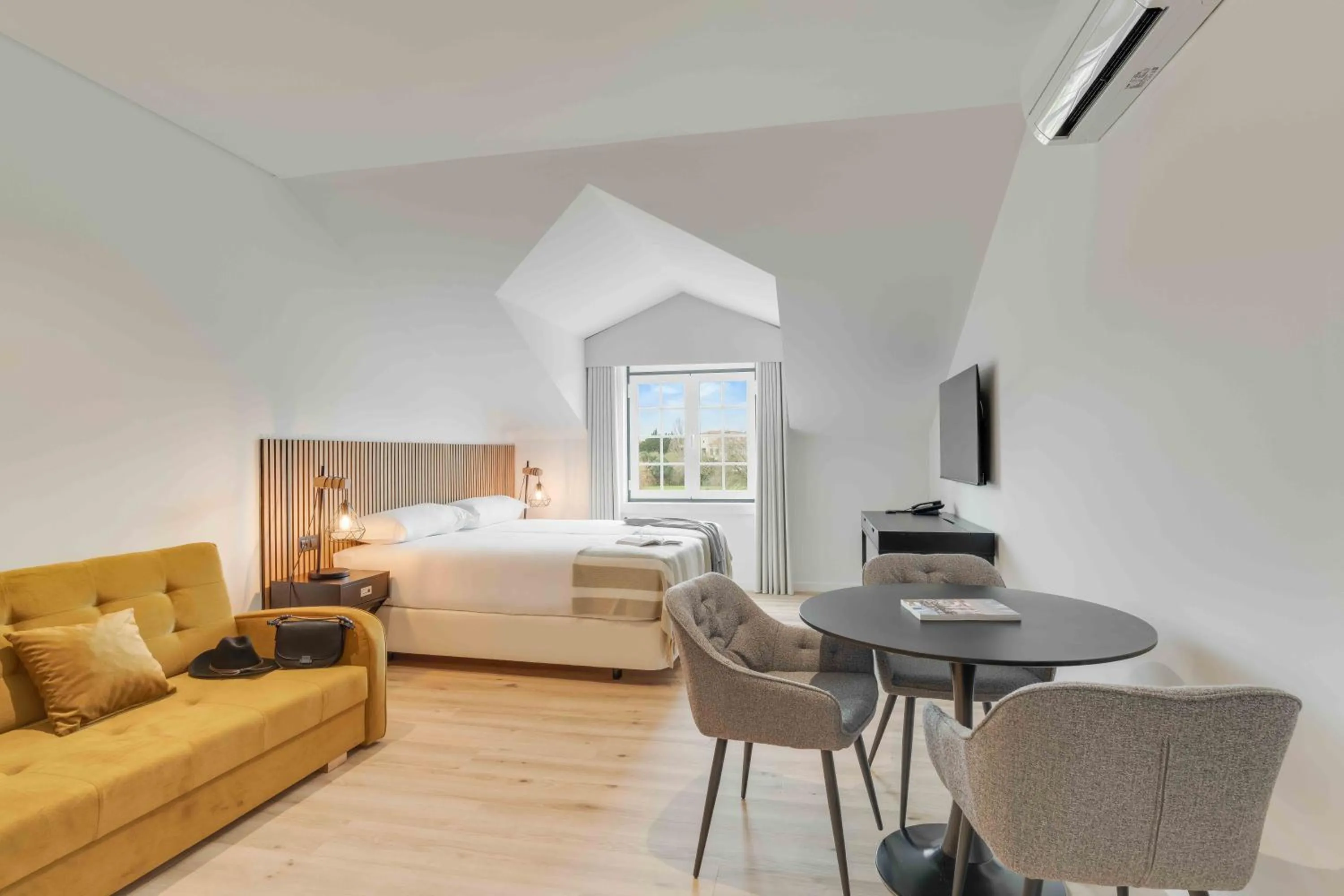 Bedroom, Bed in Pestana Sintra Golf Resort & SPA Hotel