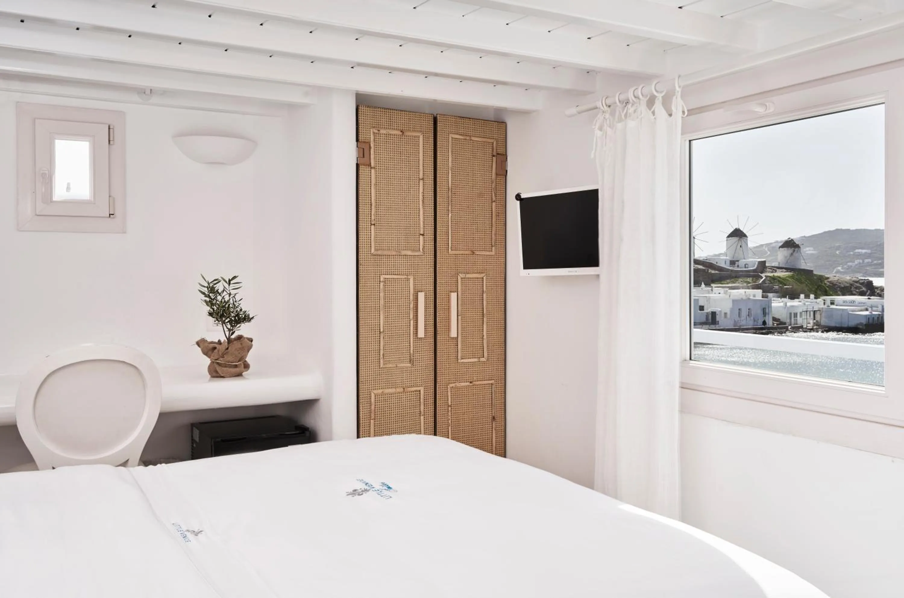 Sea view, Bed in Little Venice Suites