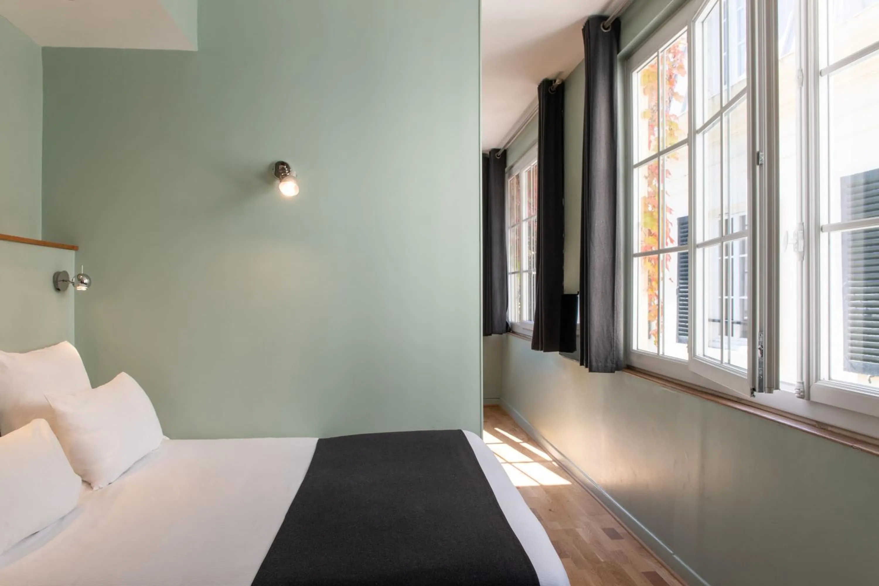 Bedroom, Bed in Hôtel Helzear Montparnasse