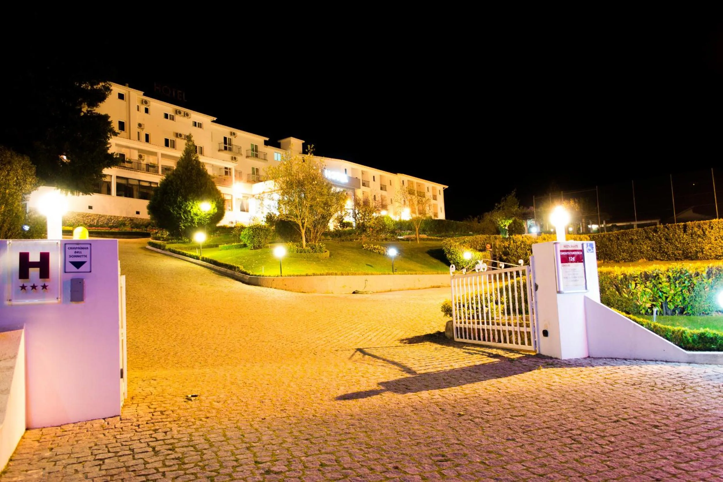 Facade/entrance in Hotel Belsol
