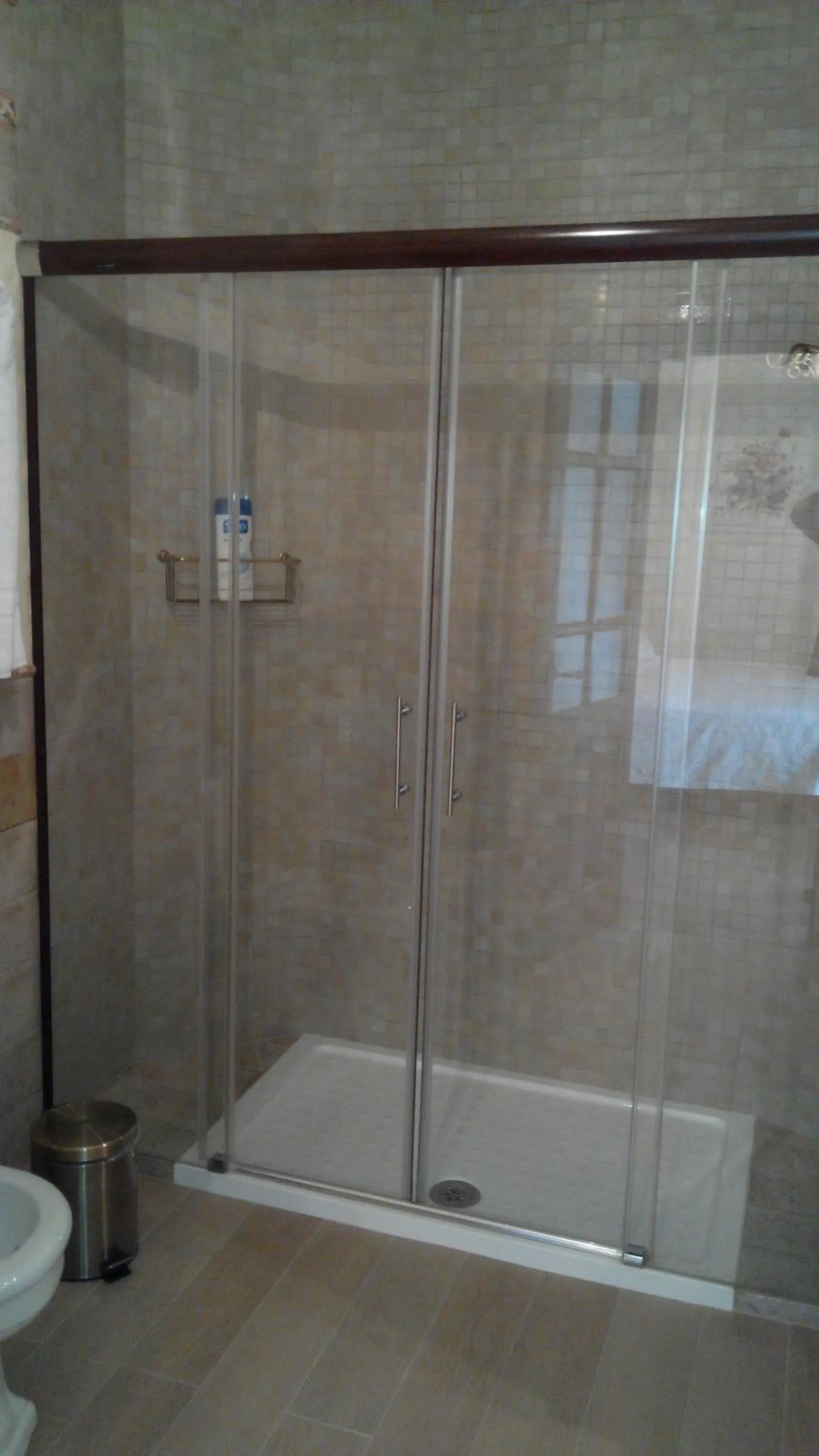 Shower in Casa de La Campana