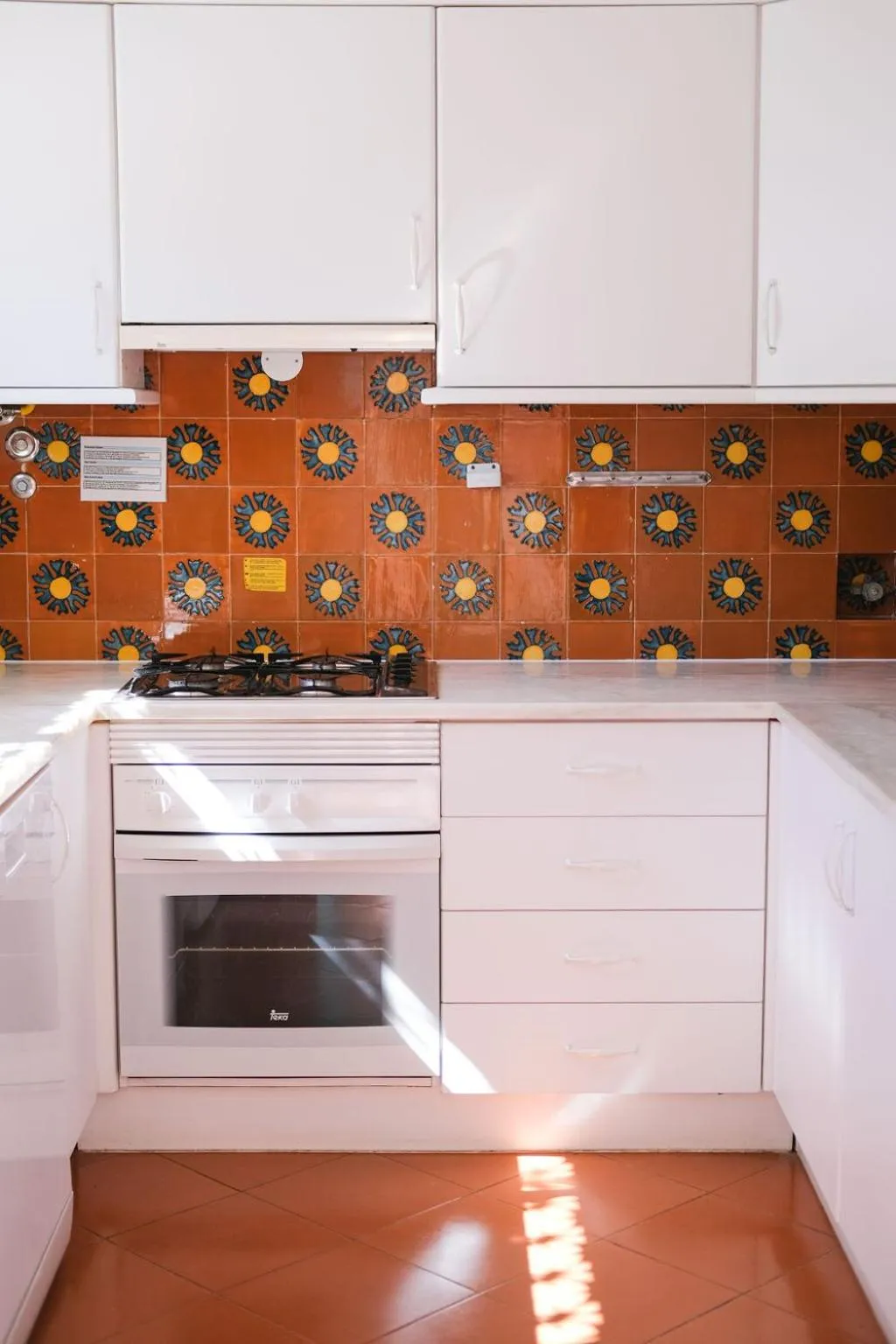 Kitchen or kitchenette in Aldeamento Turistico da Prainha