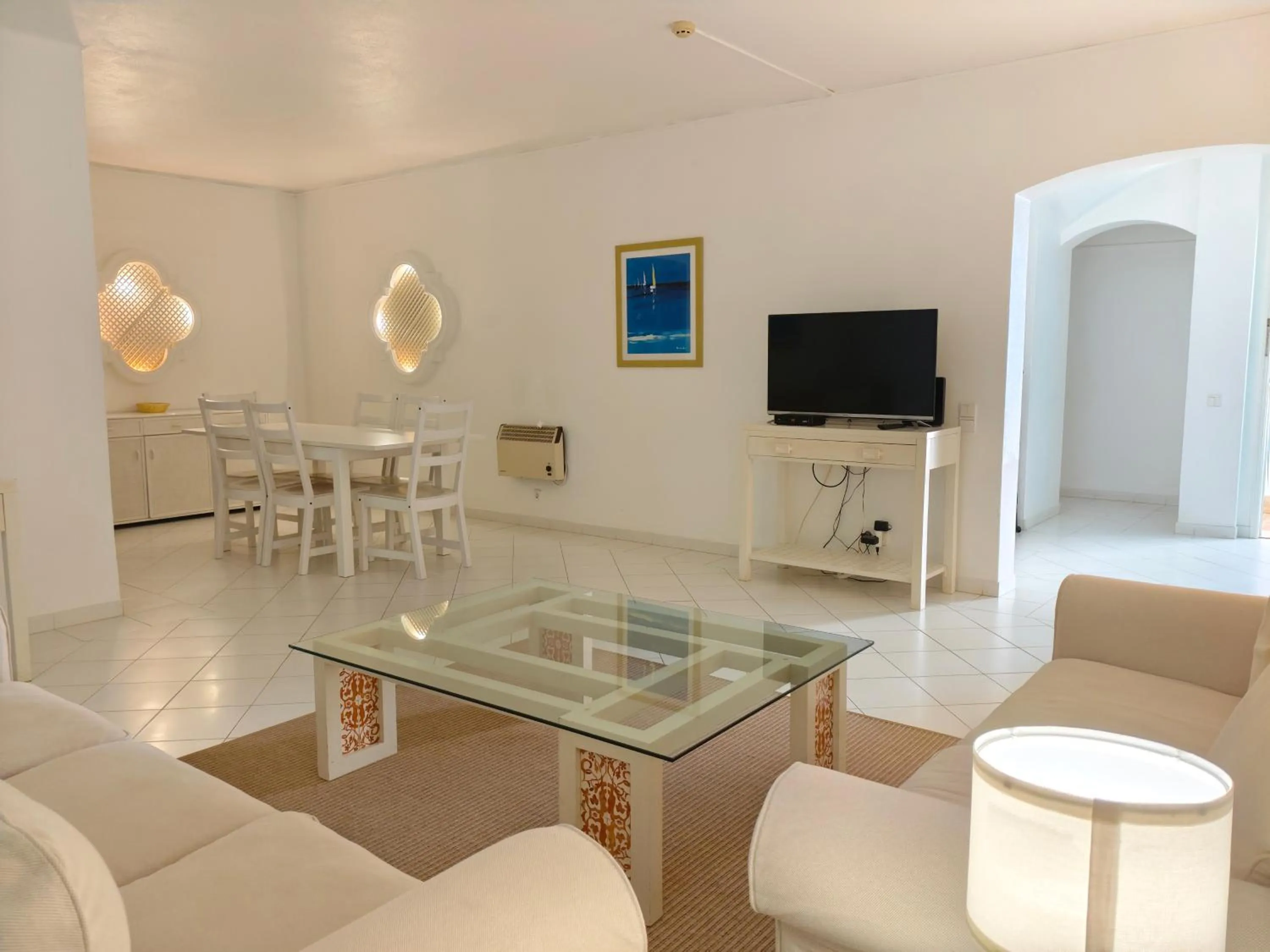 TV and multimedia in Aldeamento Turistico da Prainha