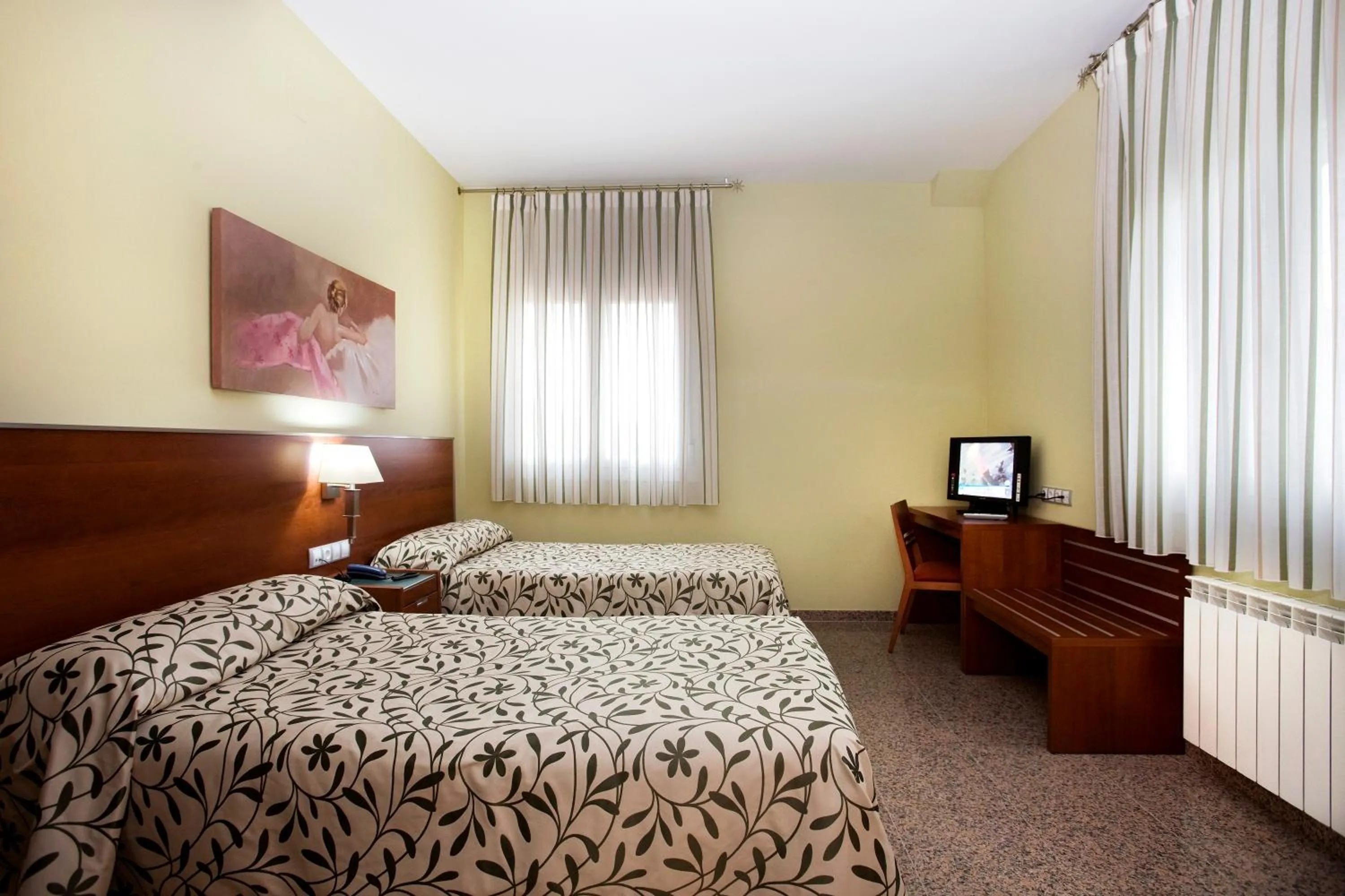 Day, Bed in Hotel Marivella