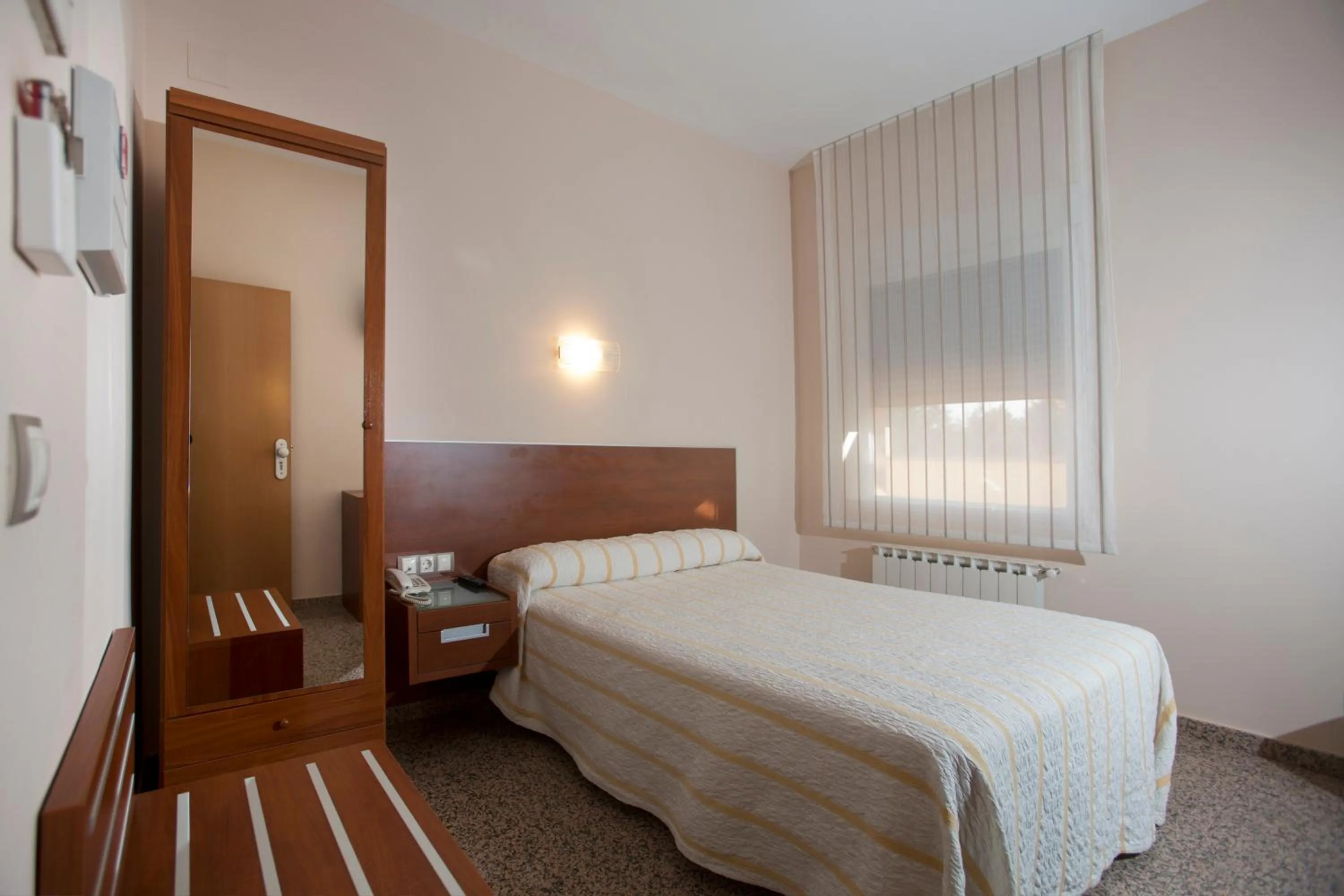 Day, Bed in Hotel Marivella