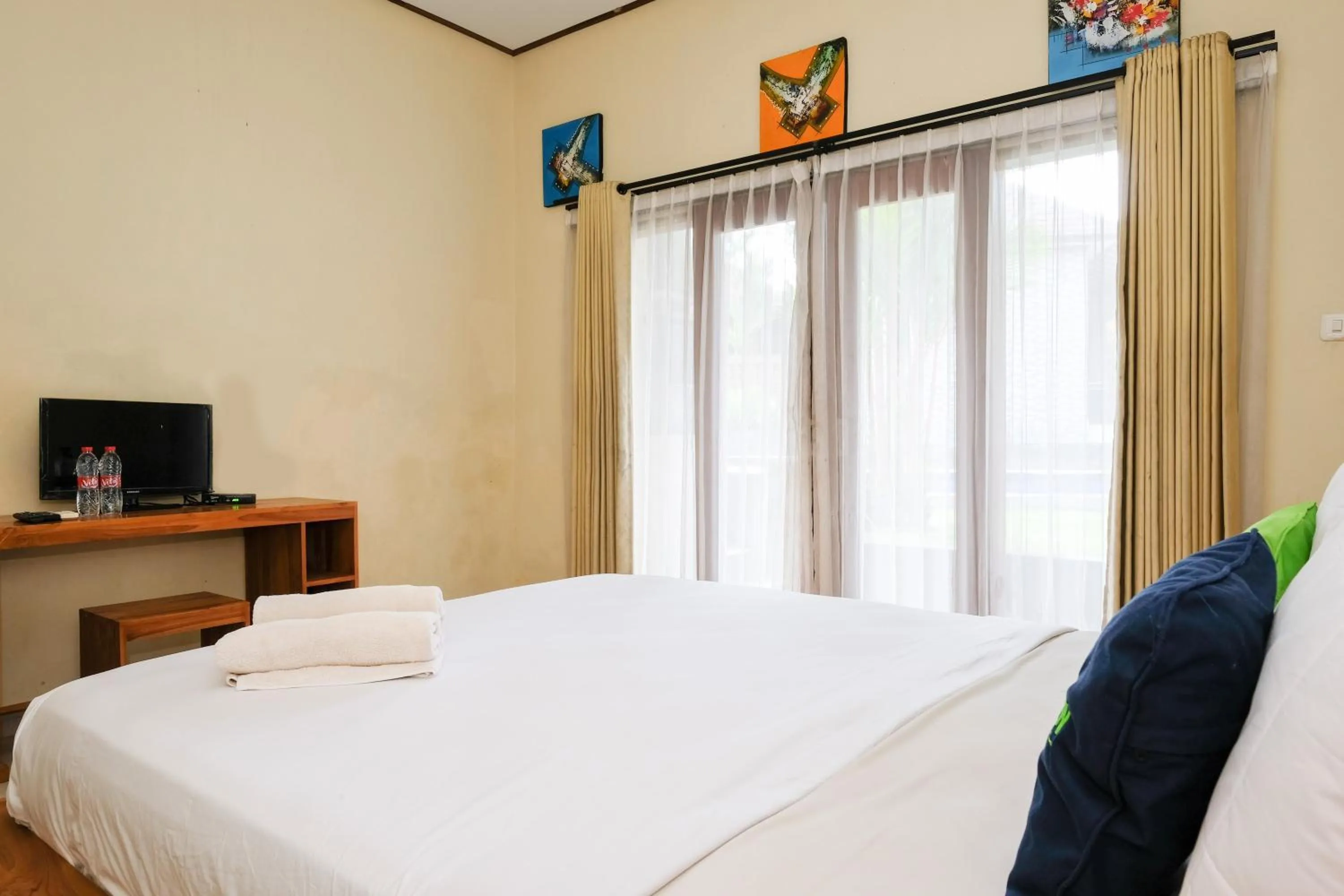 Bed in Urbanview Hotel Lilis Cempaka Mas Guesthouse