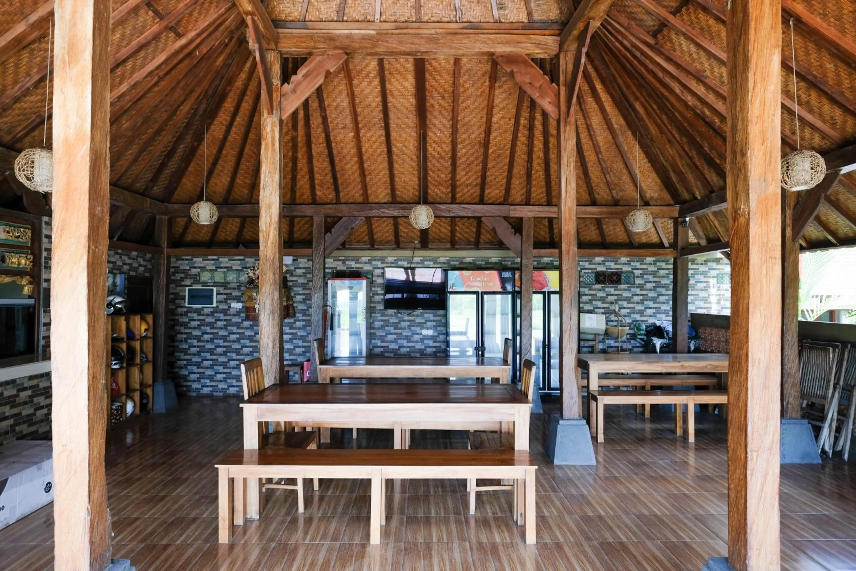 Lobby or reception in Urbanview Hotel Lilis Cempaka Mas Guesthouse