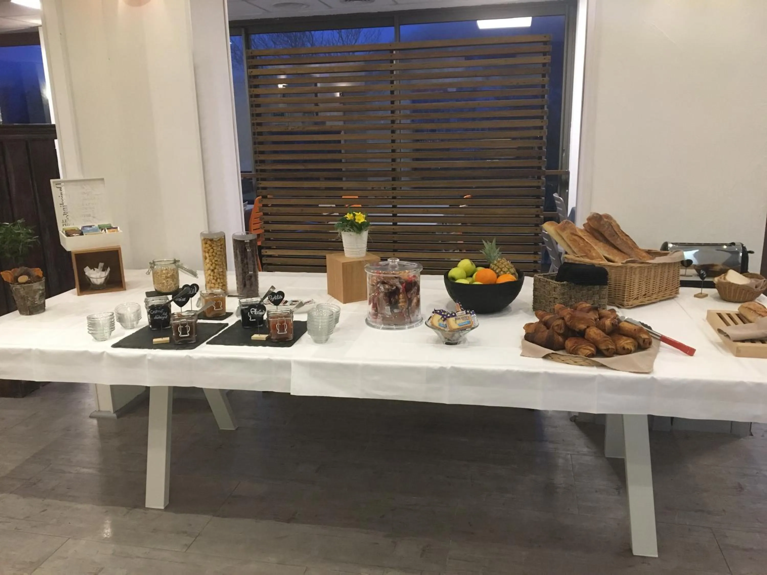 Buffet breakfast in Le Belvedere