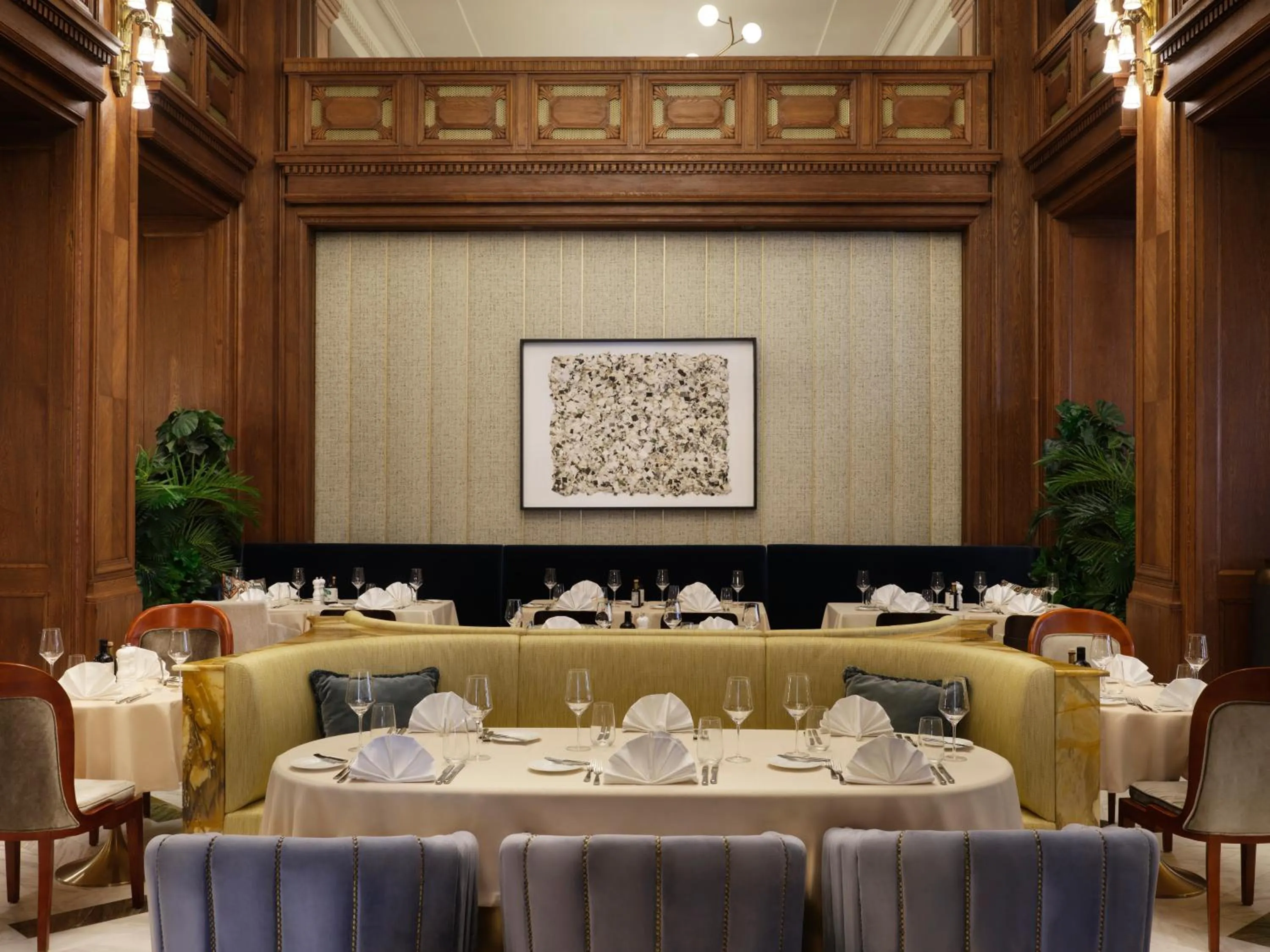 Restaurant/places to eat in Hotel Capital