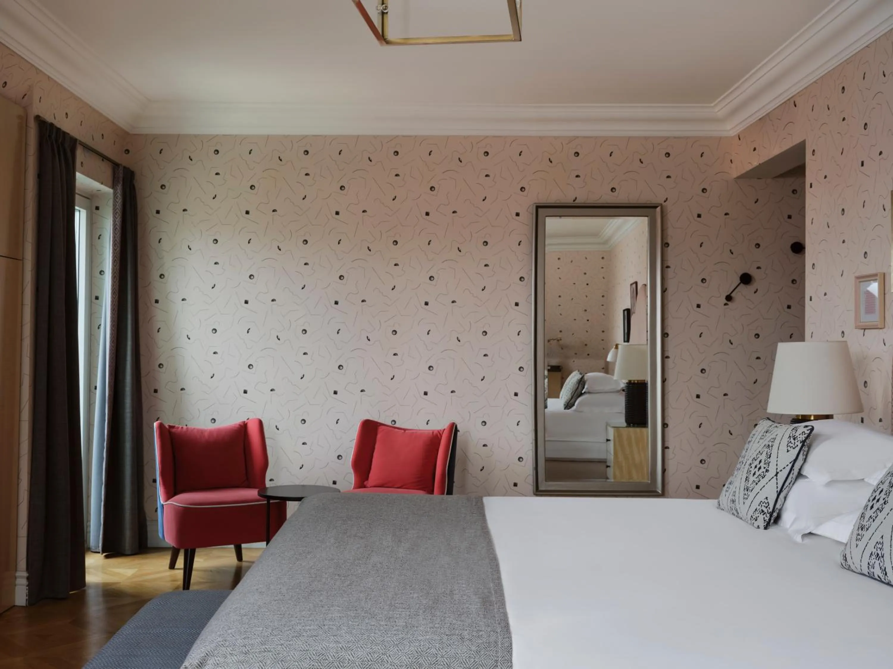 Balcony/Terrace, Bed in Hotel Capital