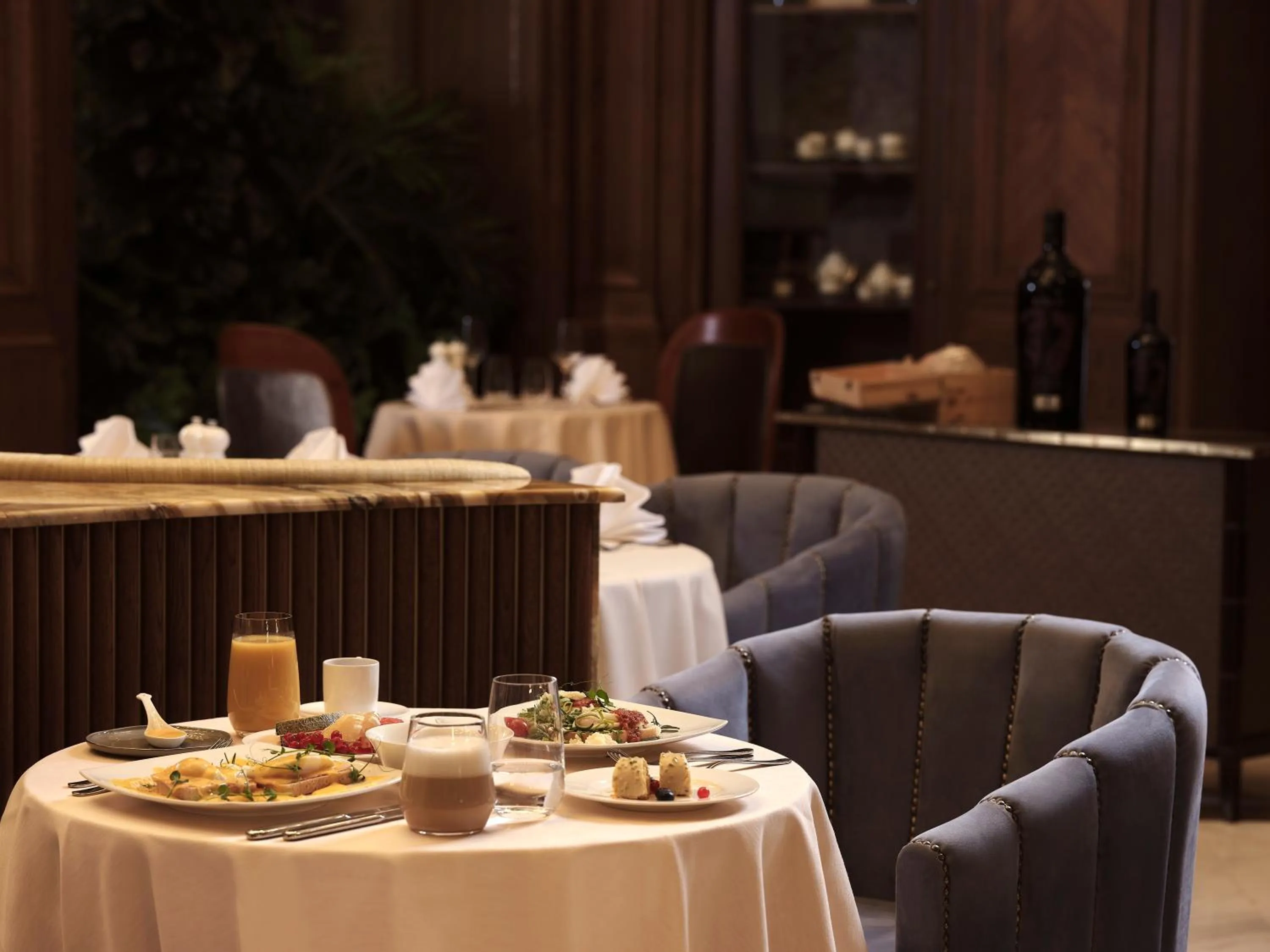 Restaurant/places to eat in Hotel Capital