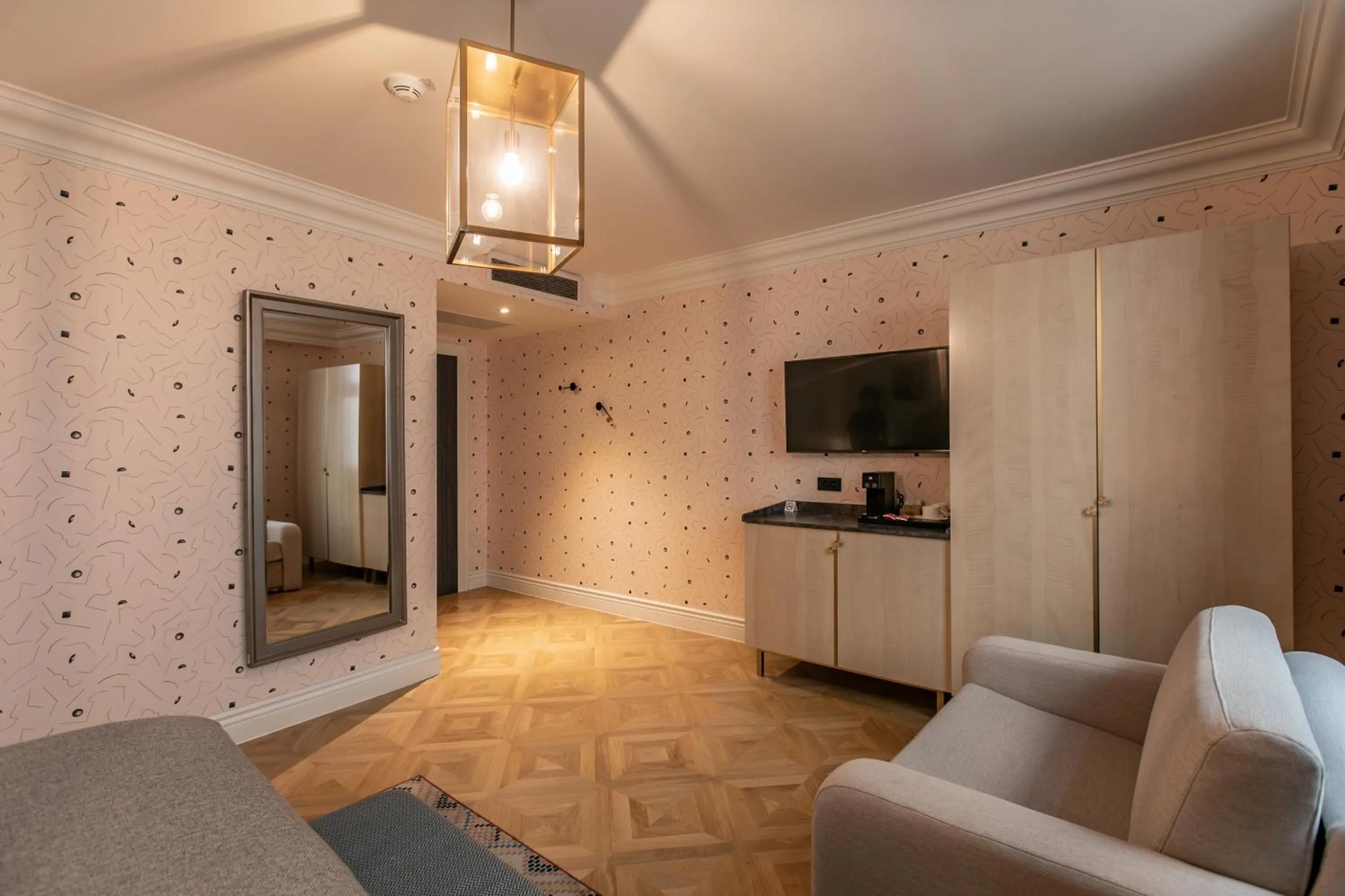 Photo of the whole room in Hotel Capital