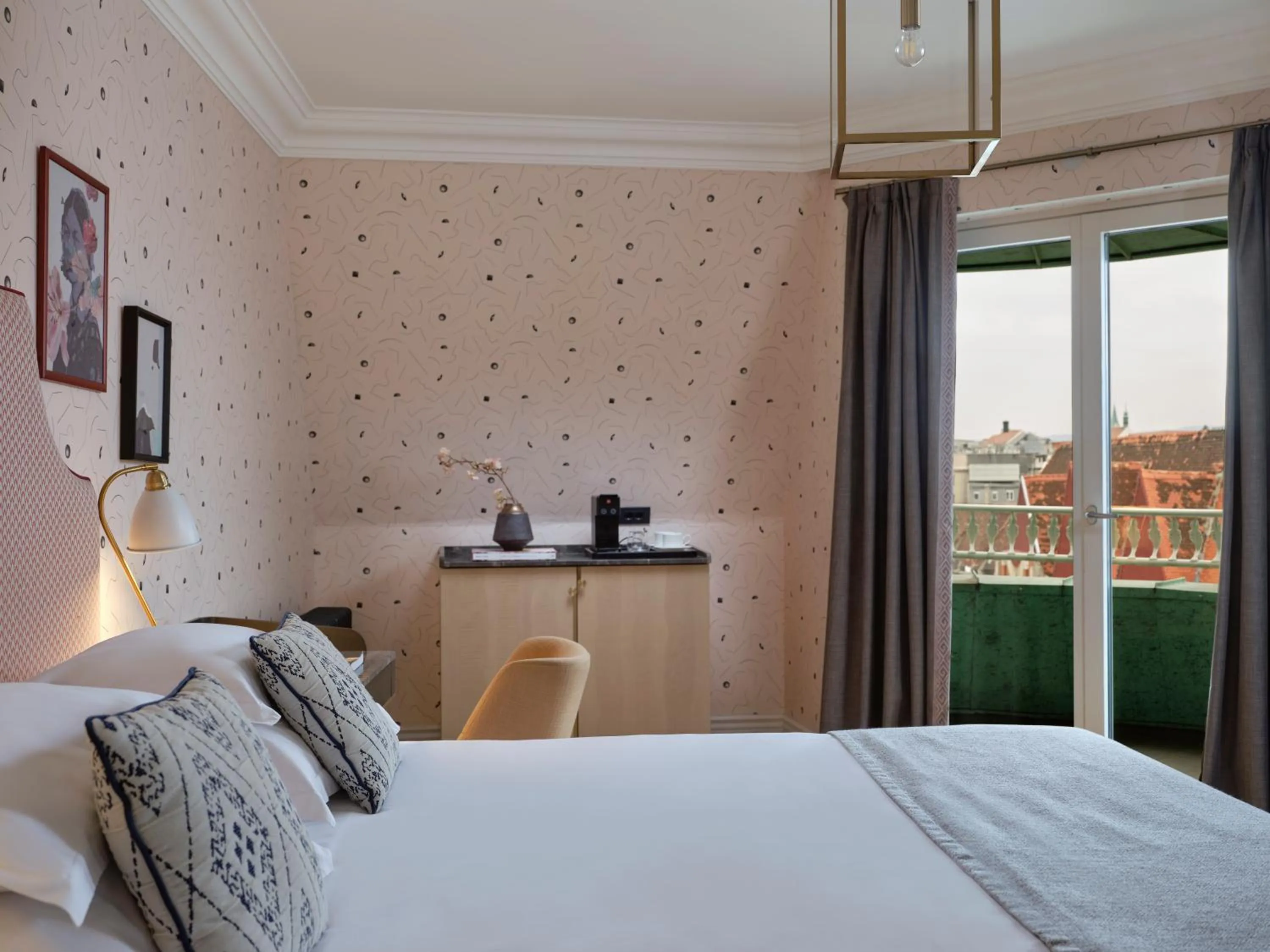 Bed in Hotel Capital