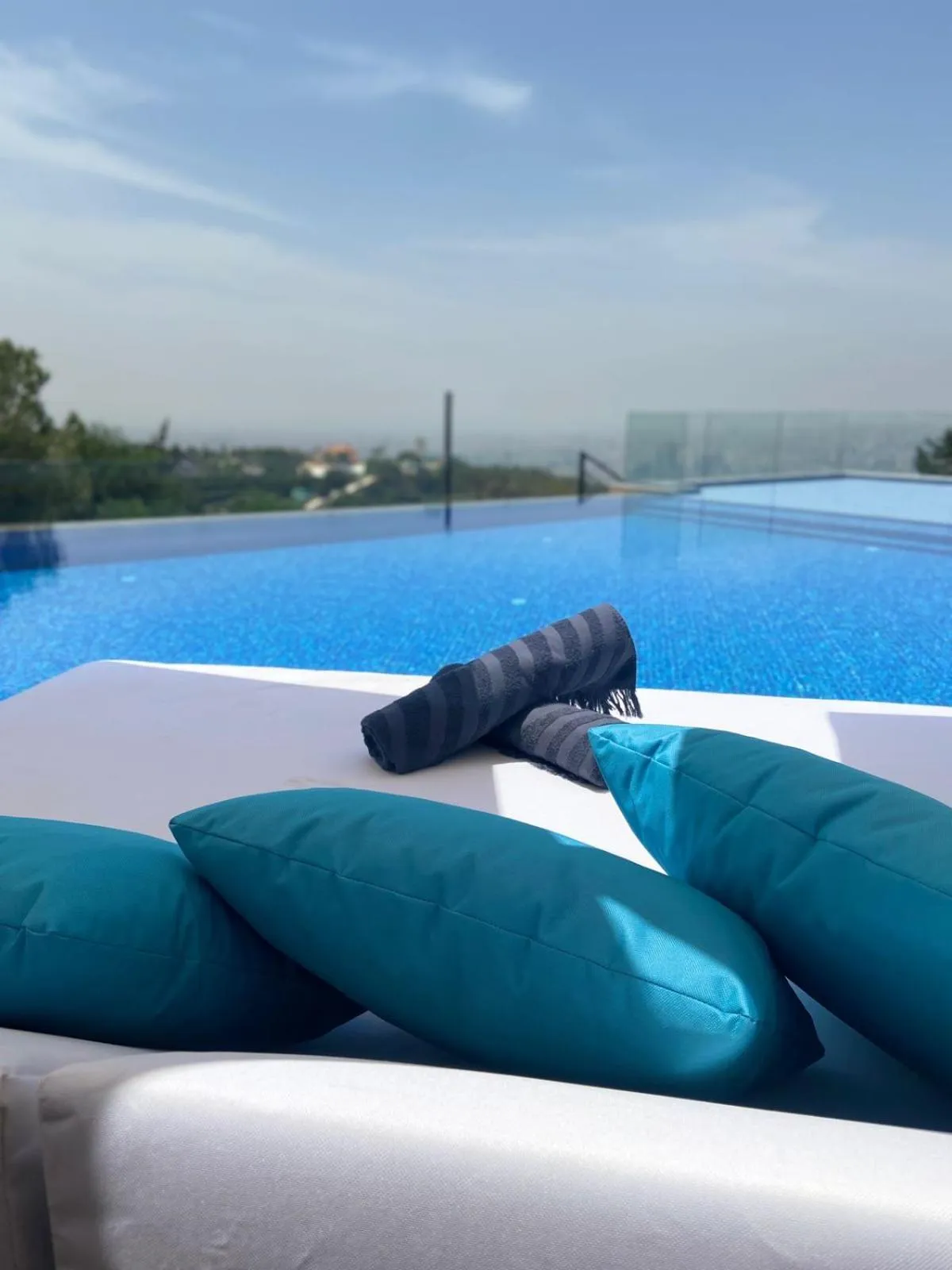 Day in The Ray Hotel and Studios