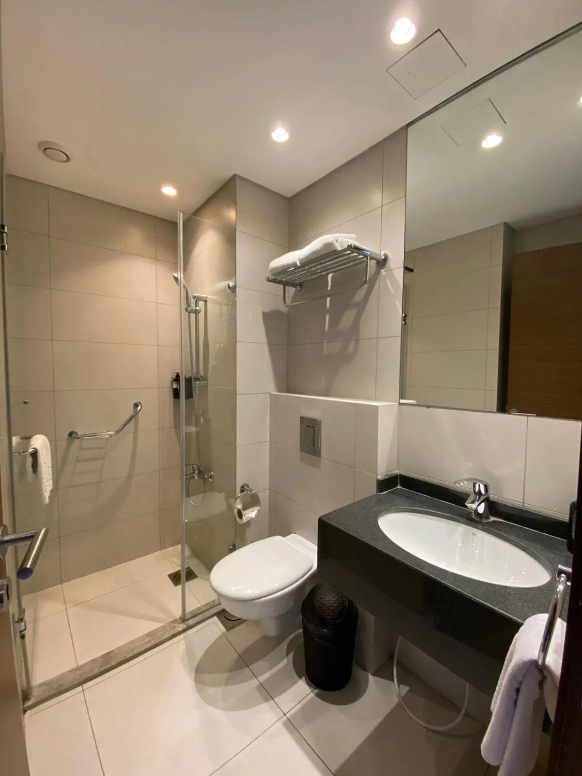 Shower in The Ray Hotel and Studios