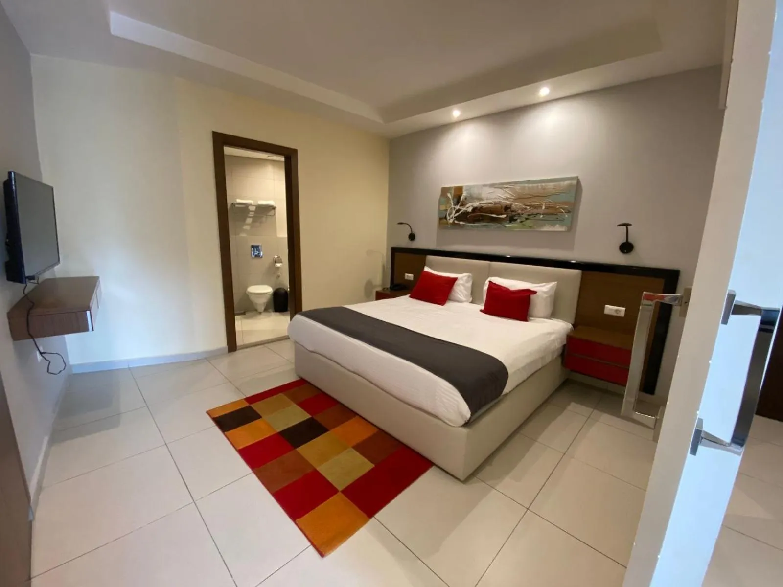 Bed in The Ray Hotel and Studios